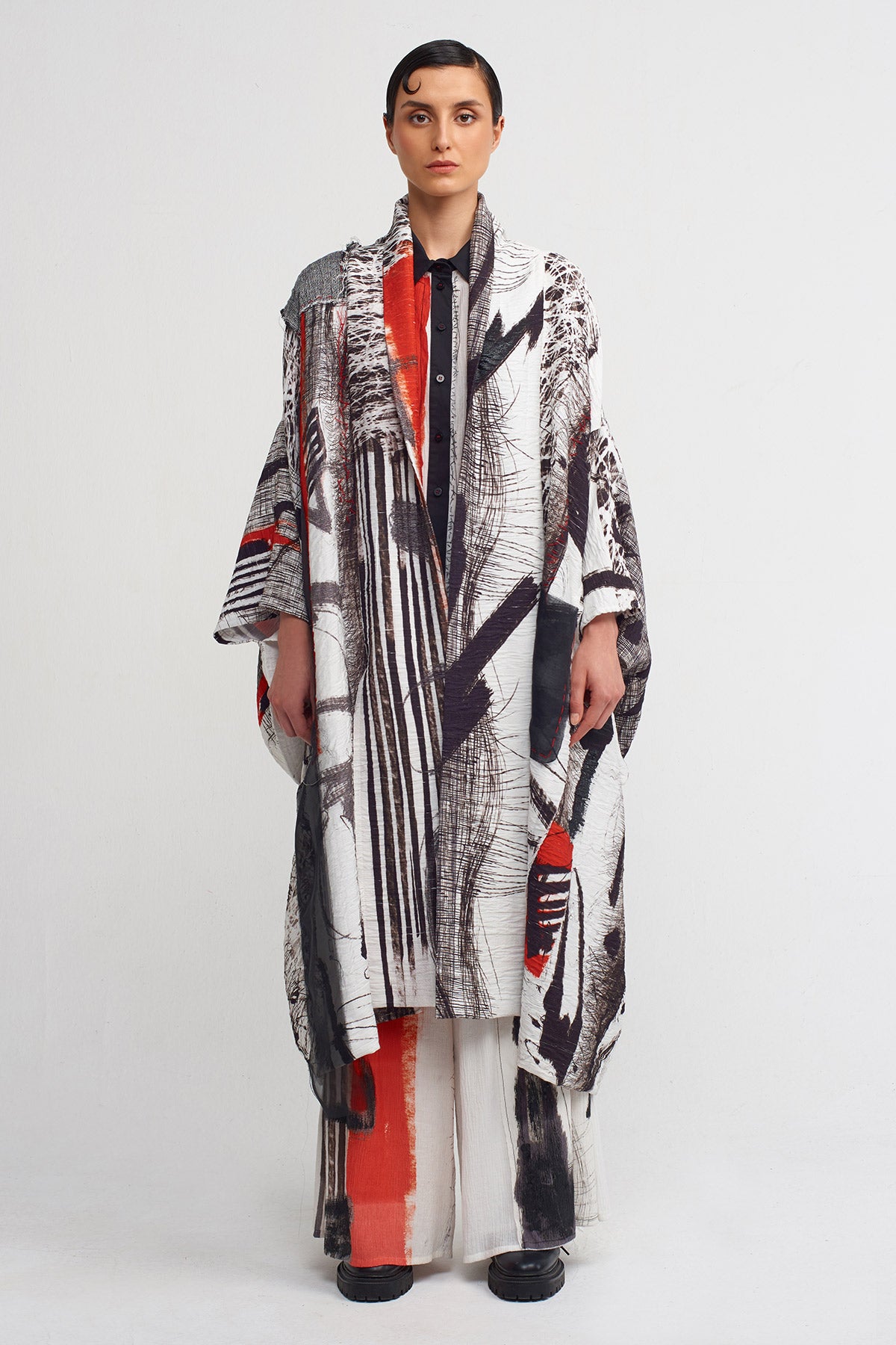 White / Black Patterned Printed Kimono-Y245015012