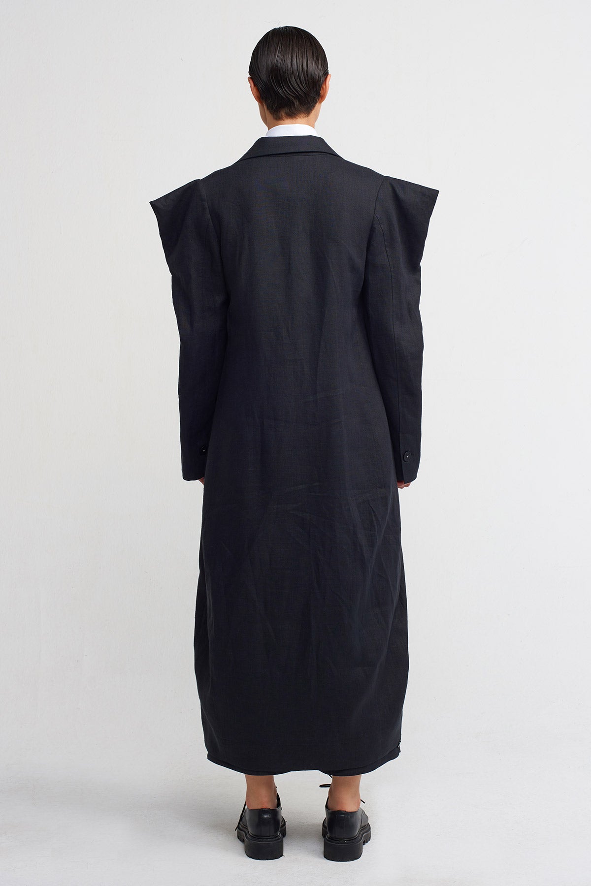 Black Square-Shouldered, Stitch-Detailed Long Linen Jacket-Y245015014