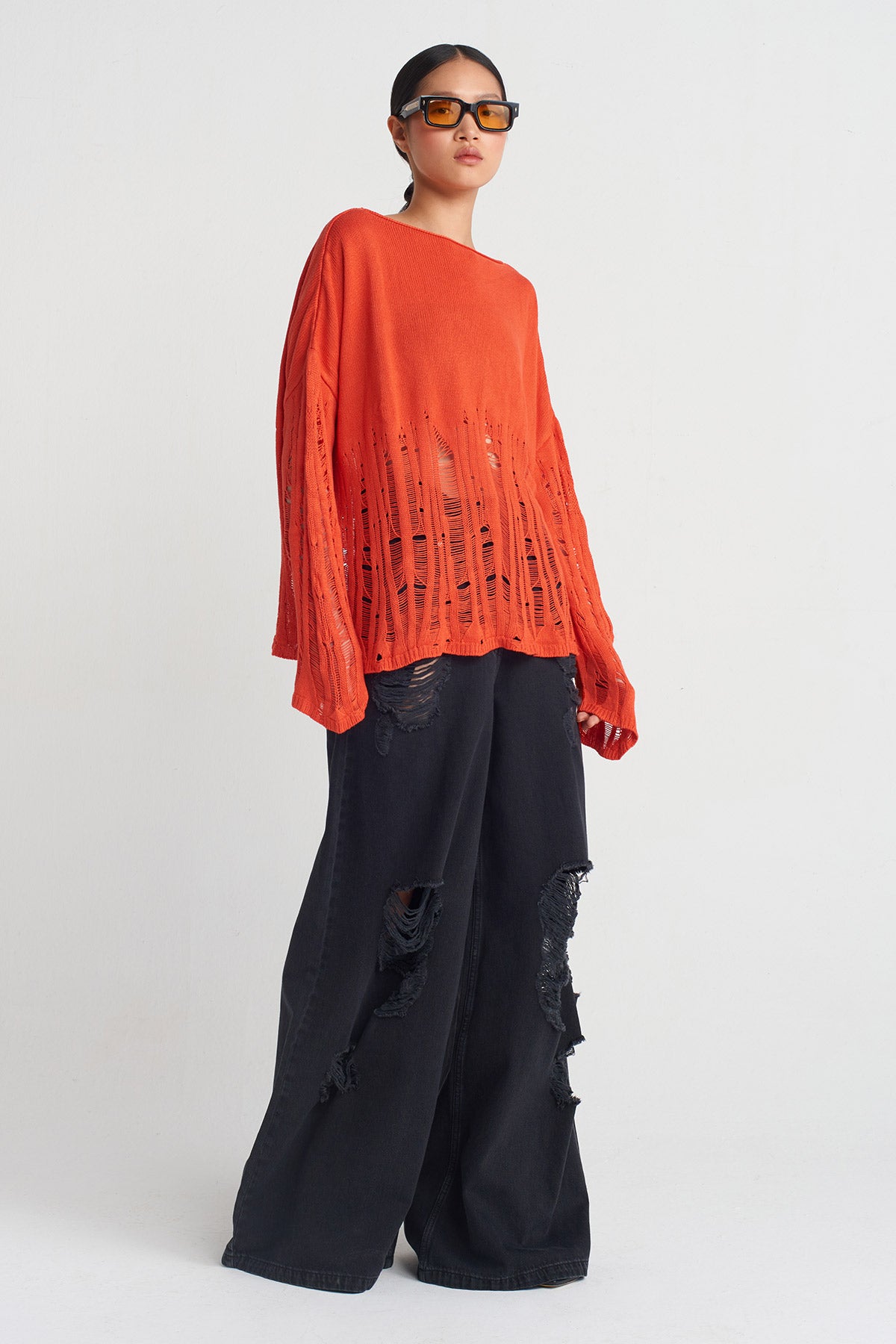 Pomegranade Distressed Knit Sweater-Y251011031