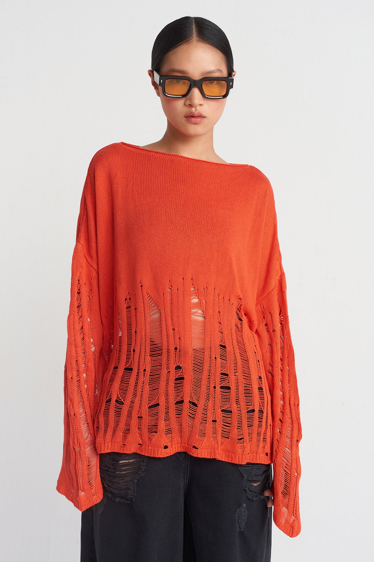 Pomegranade Distressed Knit Sweater-Y251011031