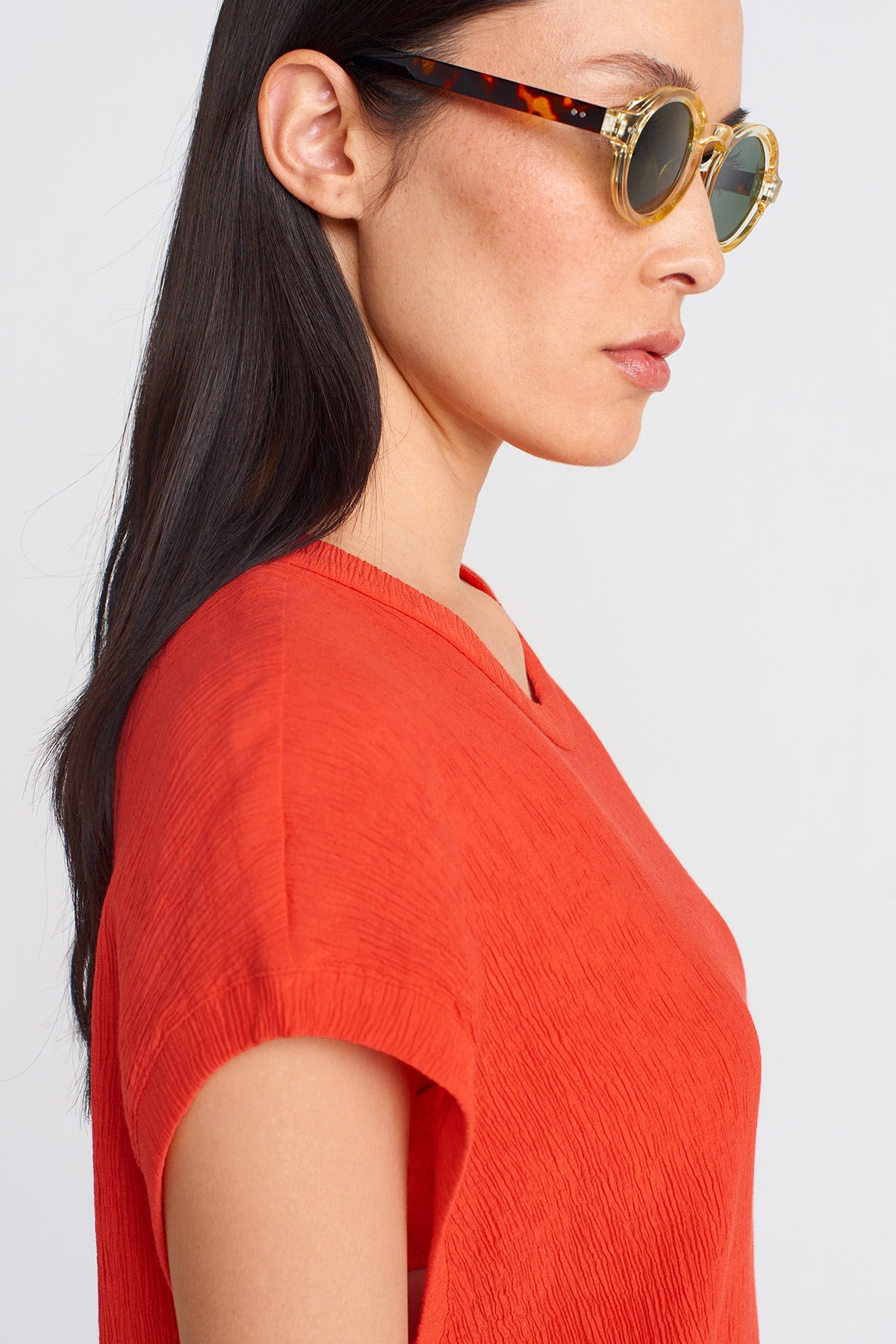 Scarlet Crinkle Fabric T-shirt-Y251011098