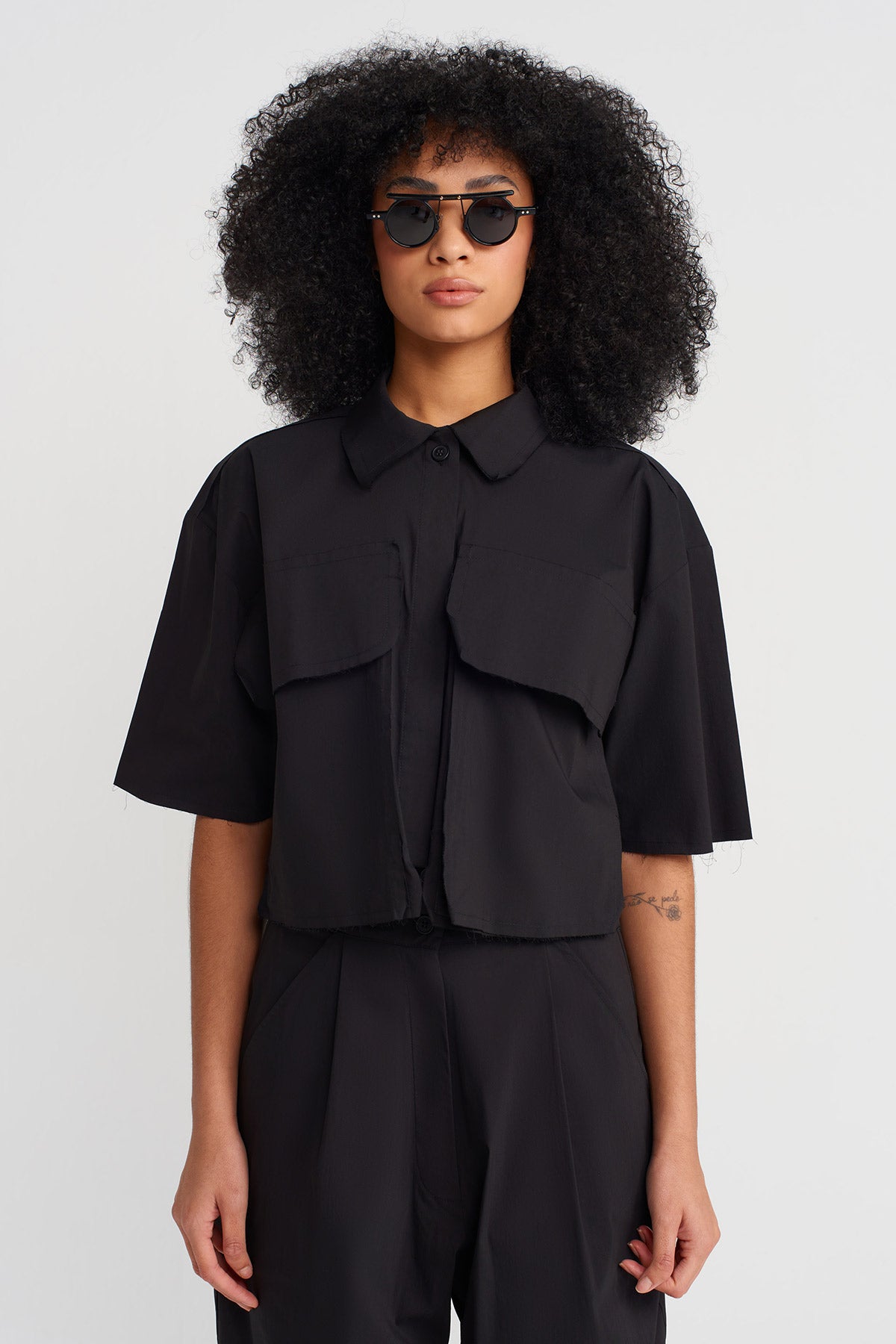 Black Cropped Poplin Shirt-Y251011131