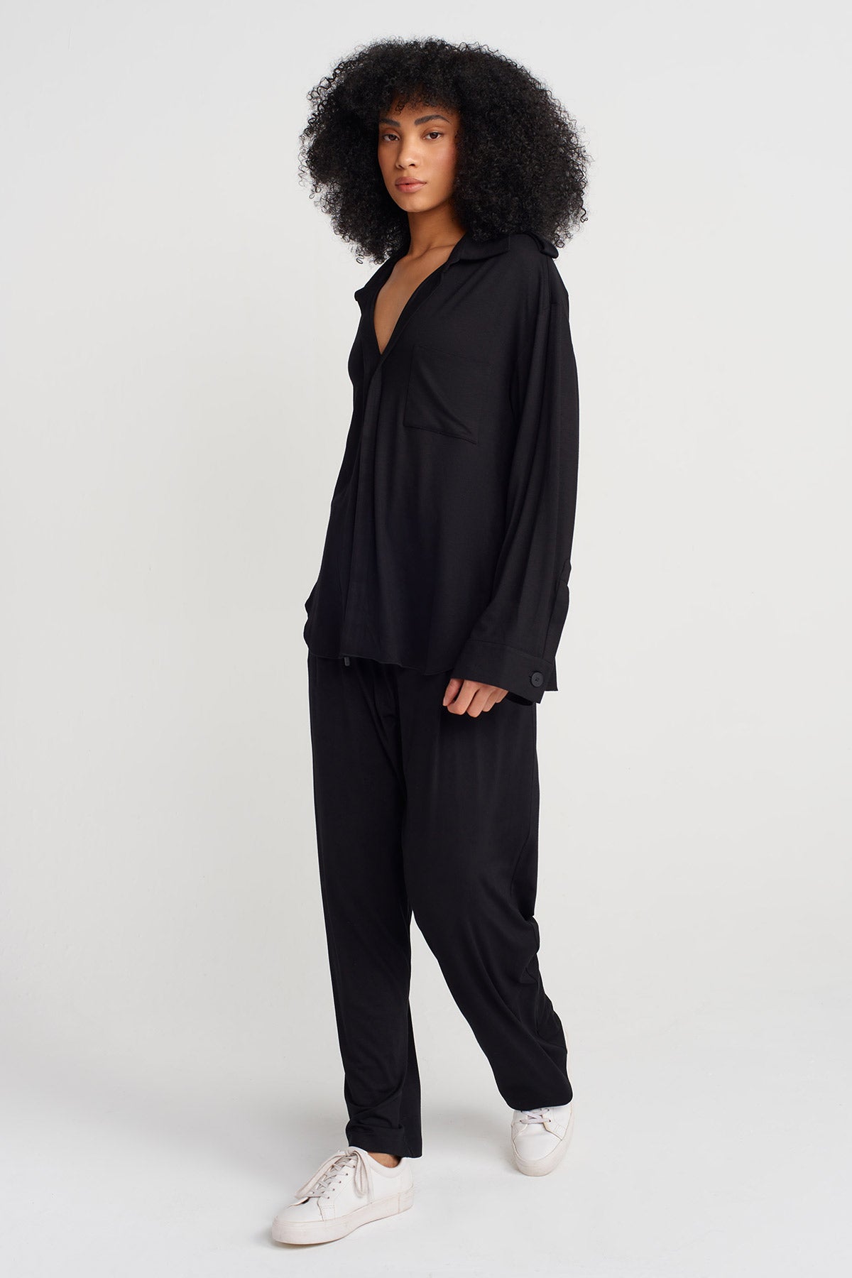 Black V Shirt Collar Blouse-Y251011133