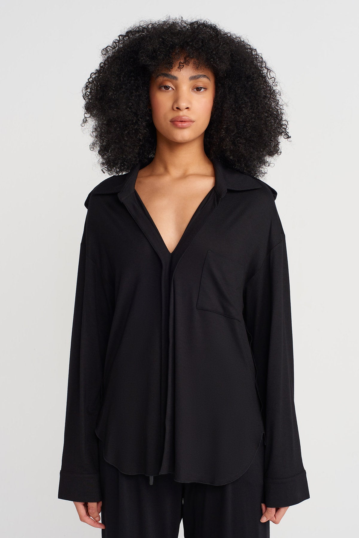 Black V Shirt Collar Blouse-Y251011133