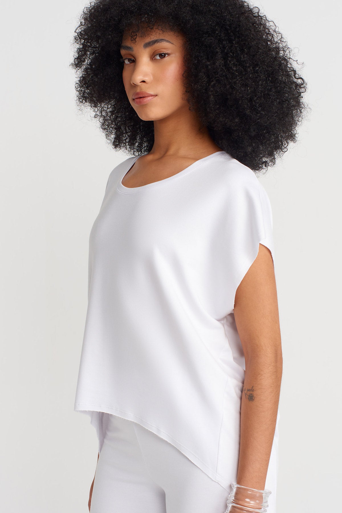 Off White Long Back T-Shirt-Y251011143