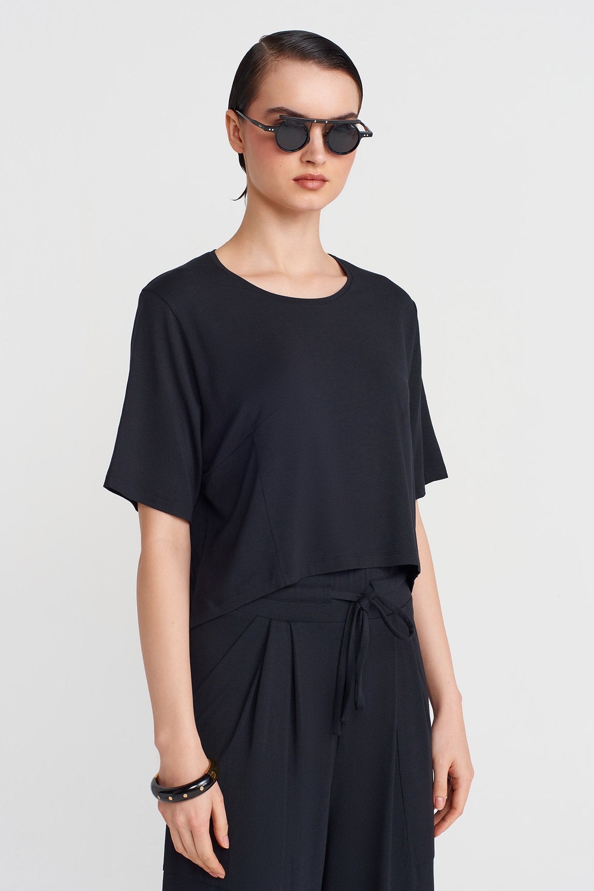 Black Half-Sleeve T-Shirt-Y251011145