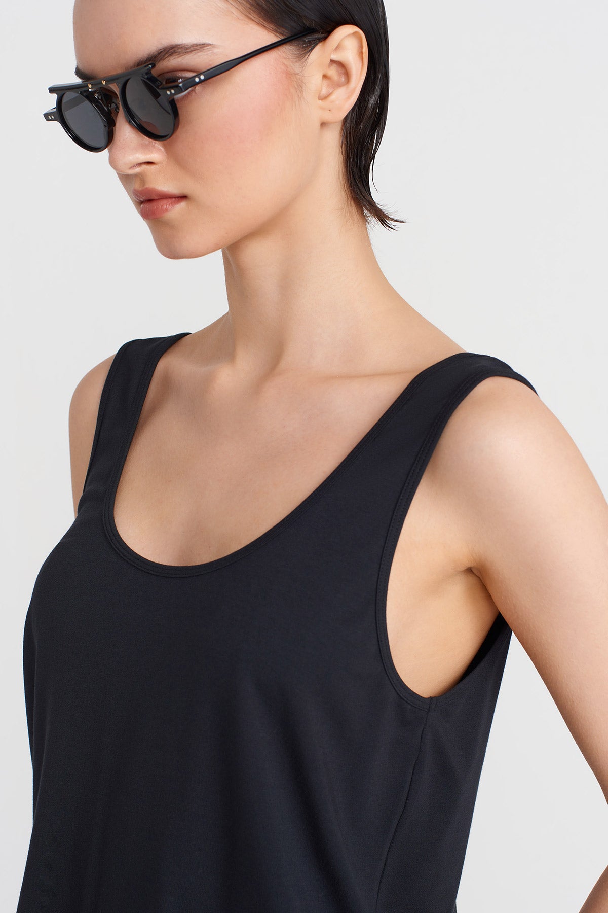 Black Loose Cropped Tank Top-Y251011146