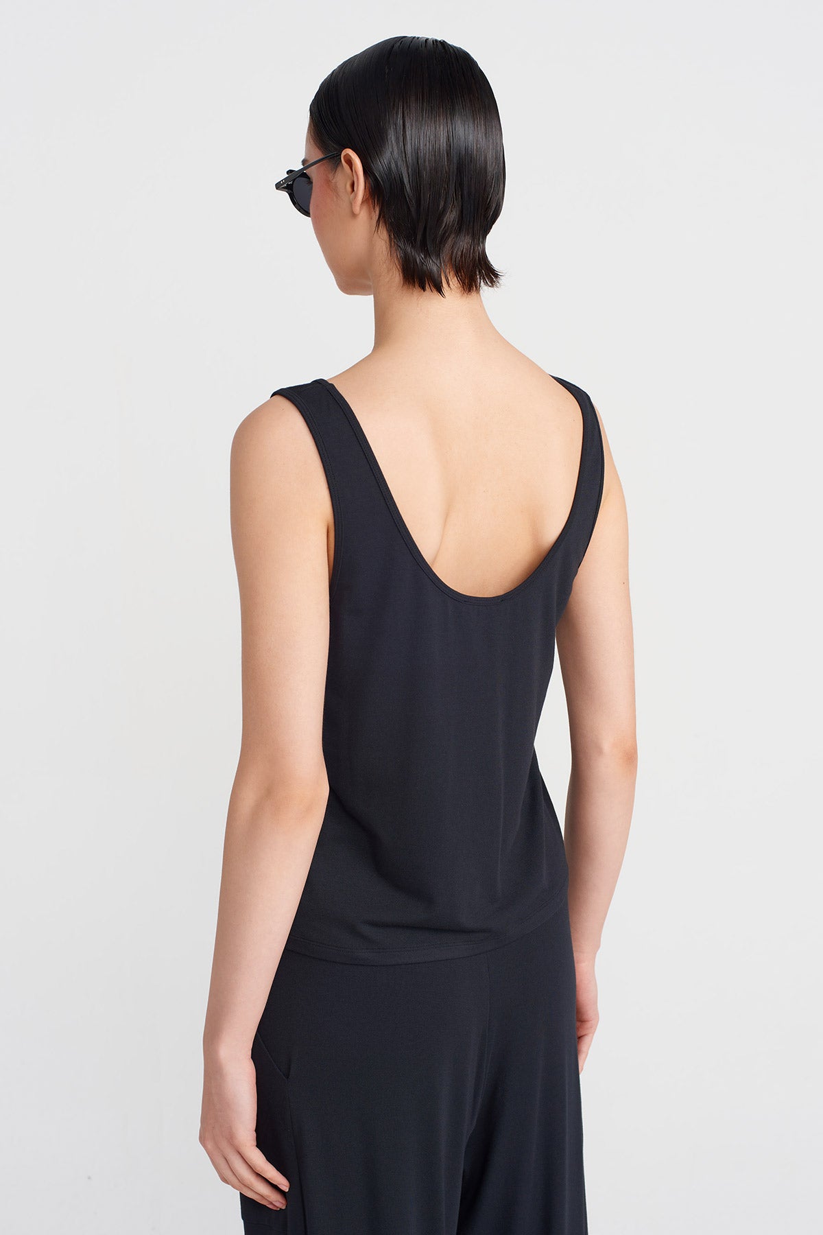 Black Loose Cropped Tank Top-Y251011146
