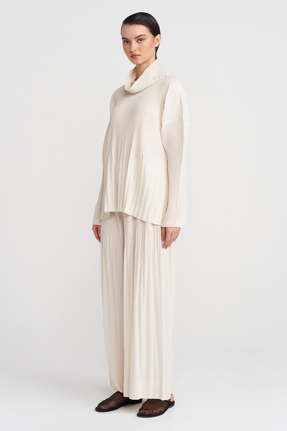 Ecru Long-Sleeve Pleated Blouse-Y251011152