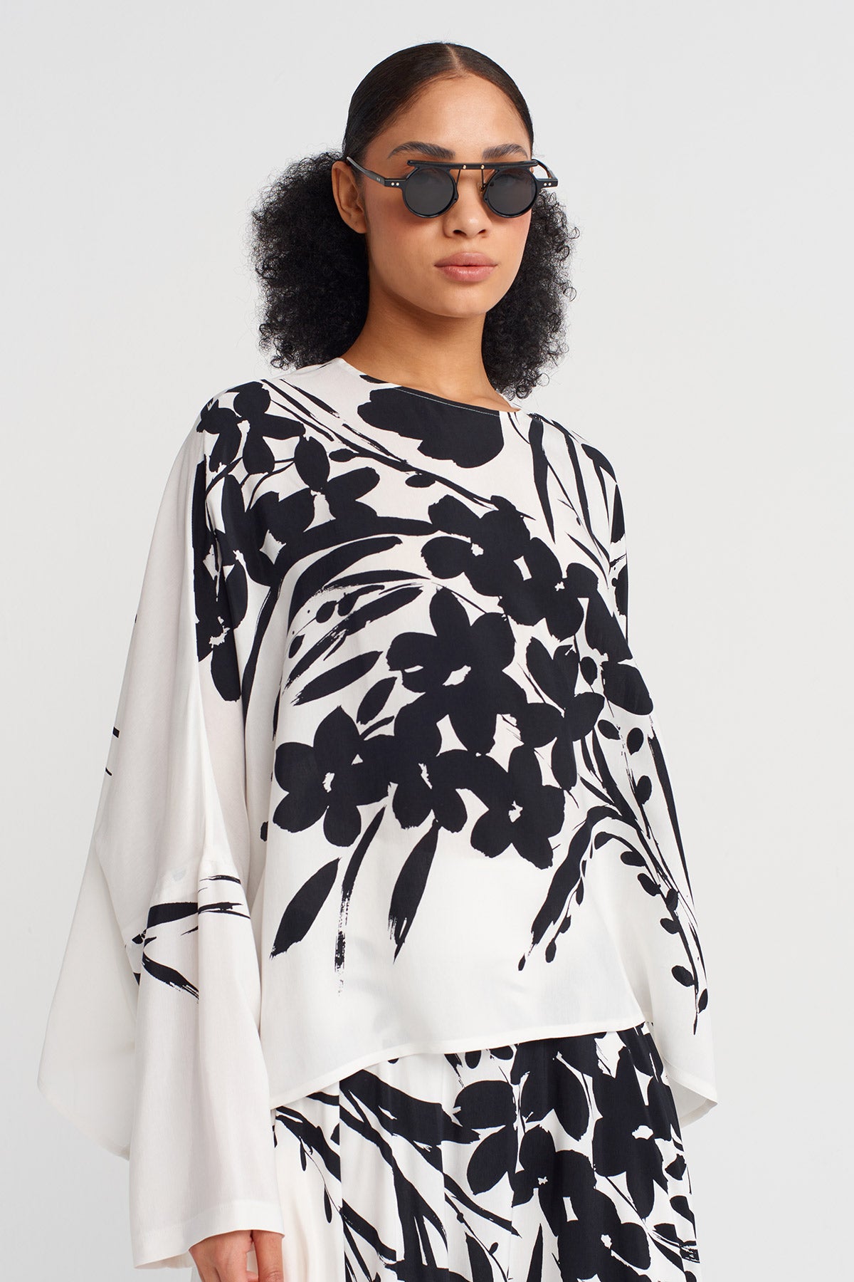 Off White/Black Patterned Long-Sleeve Blouse-Y251011161