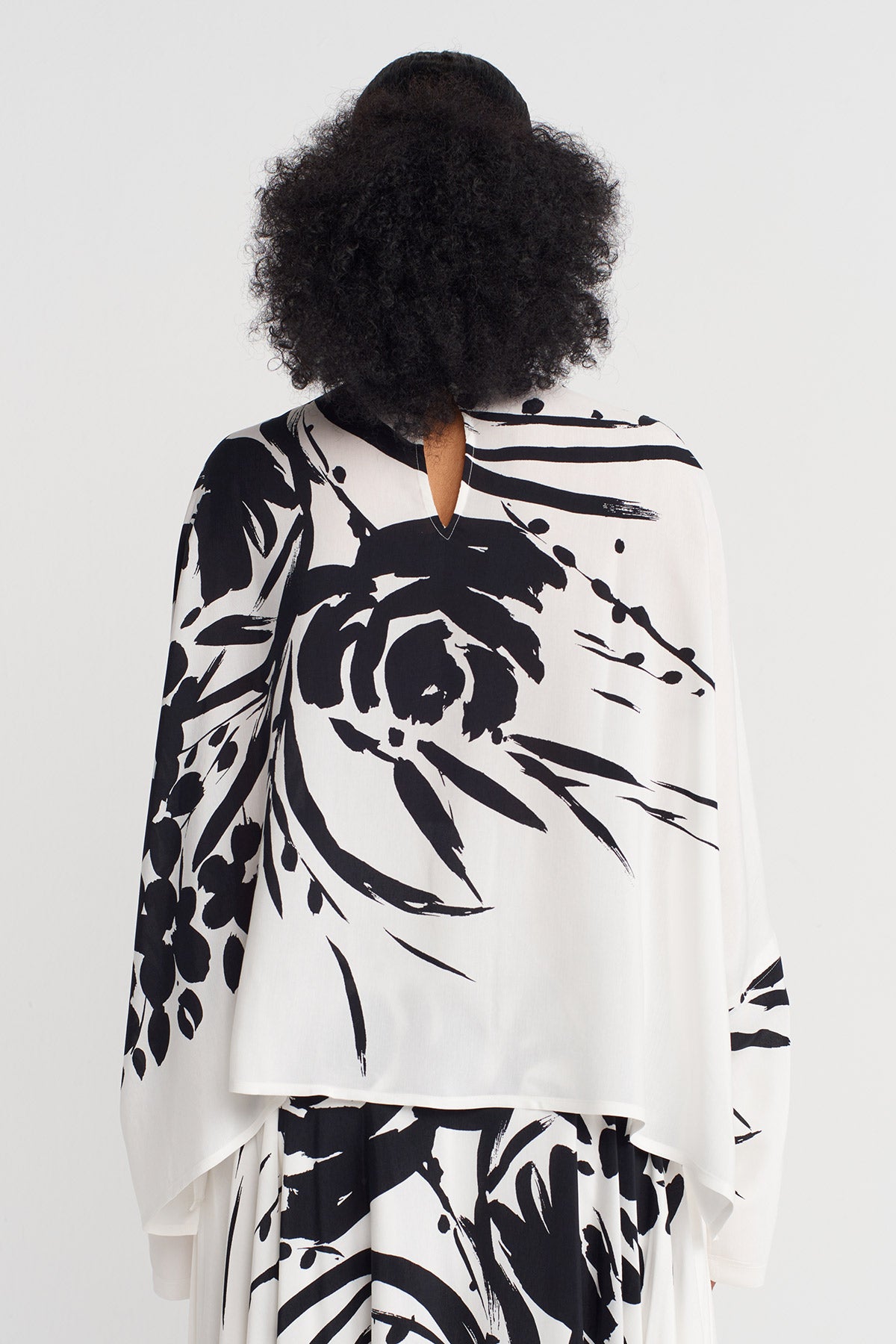 Off White/Black Patterned Long-Sleeve Blouse-Y251011161