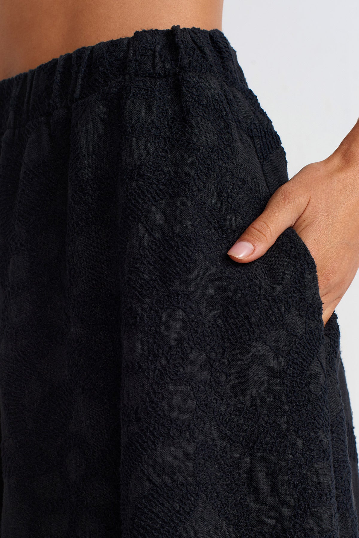 Black Pocketed Linen Harem Pants-Y253013039