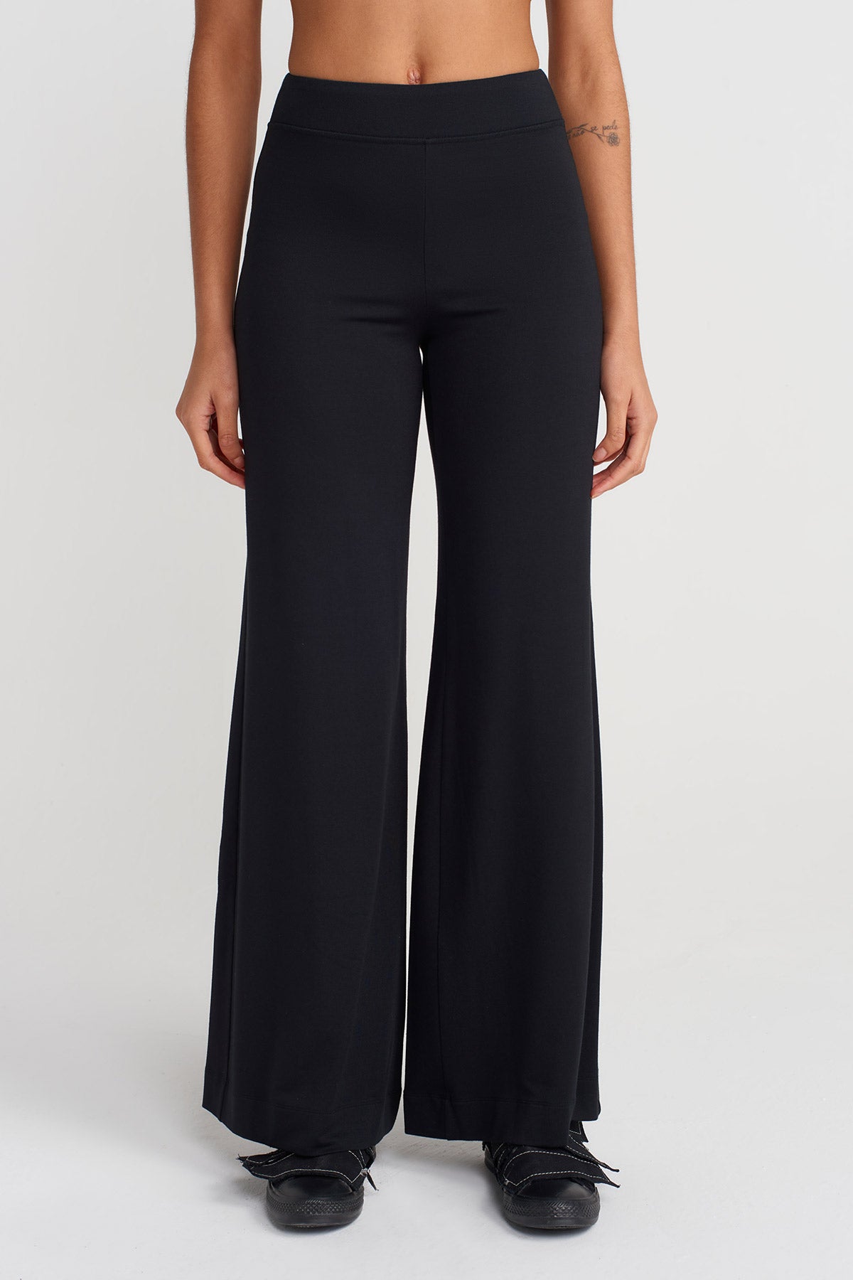 Black Wide-Leg Palazzo Trousers-Y253013090