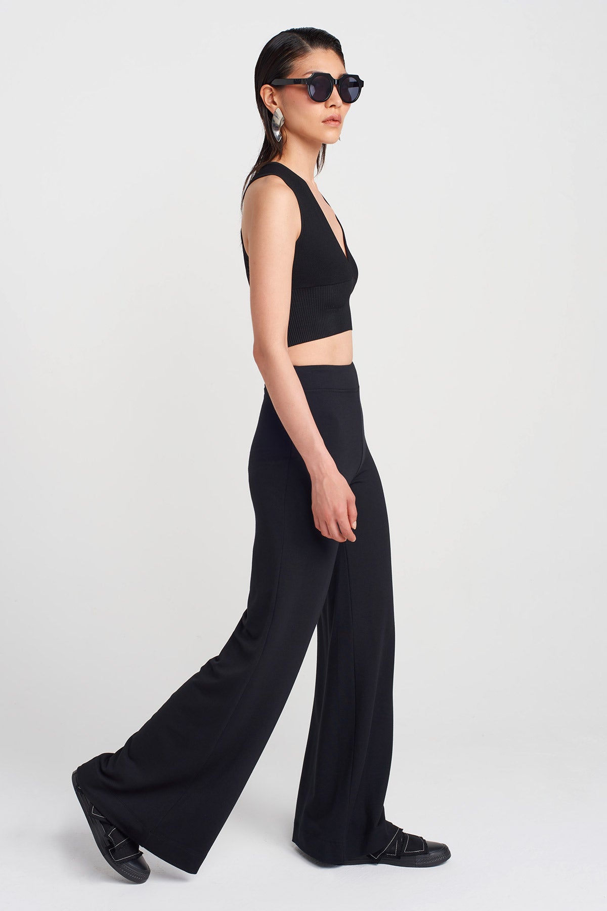 Black Wide-Leg Palazzo Trousers-Y253013090