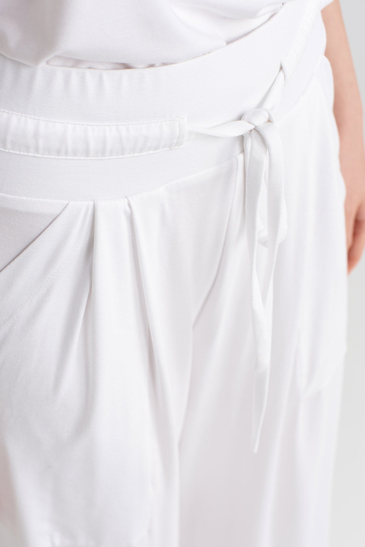 Off White Drawstring High-Waisted Trousers-Y253013093