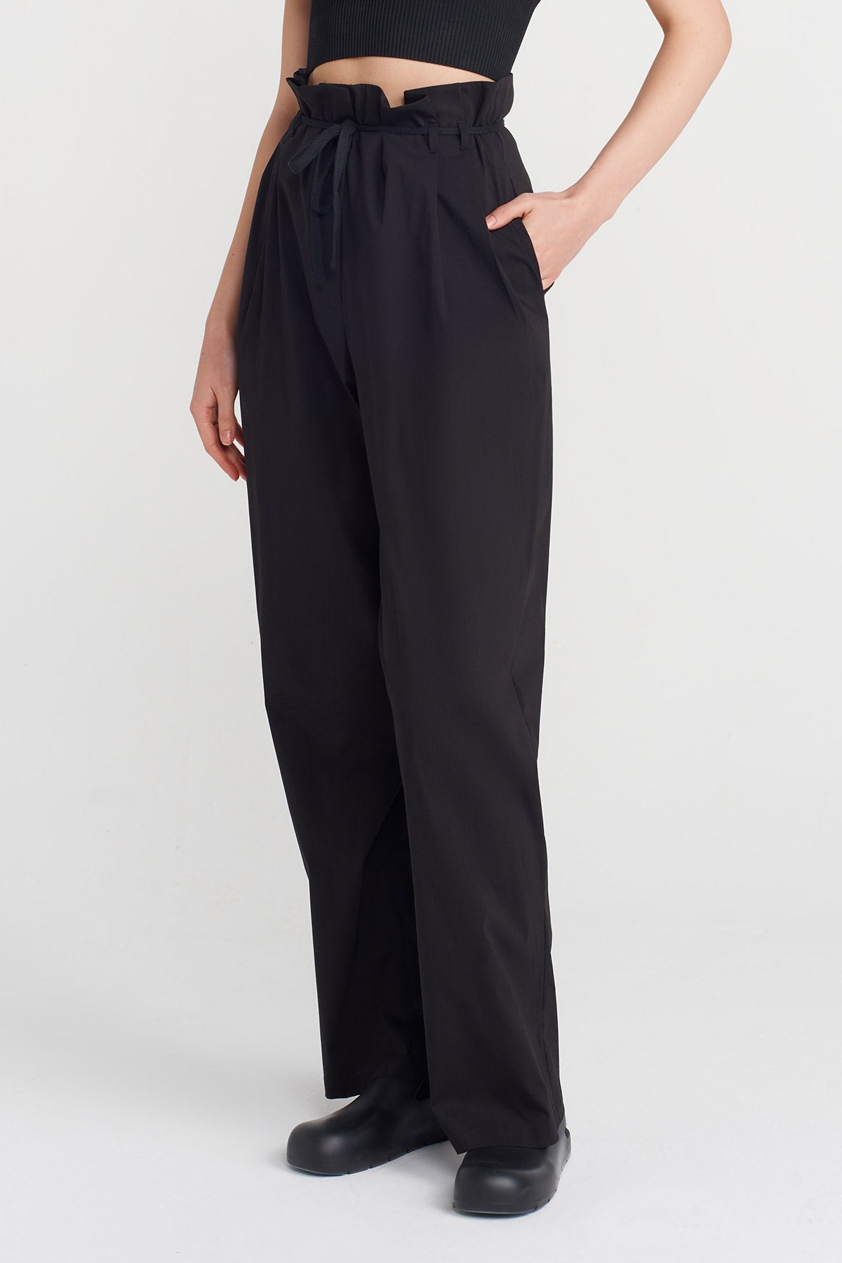 Black High-Waisted Poplin Trousers-Y253013097