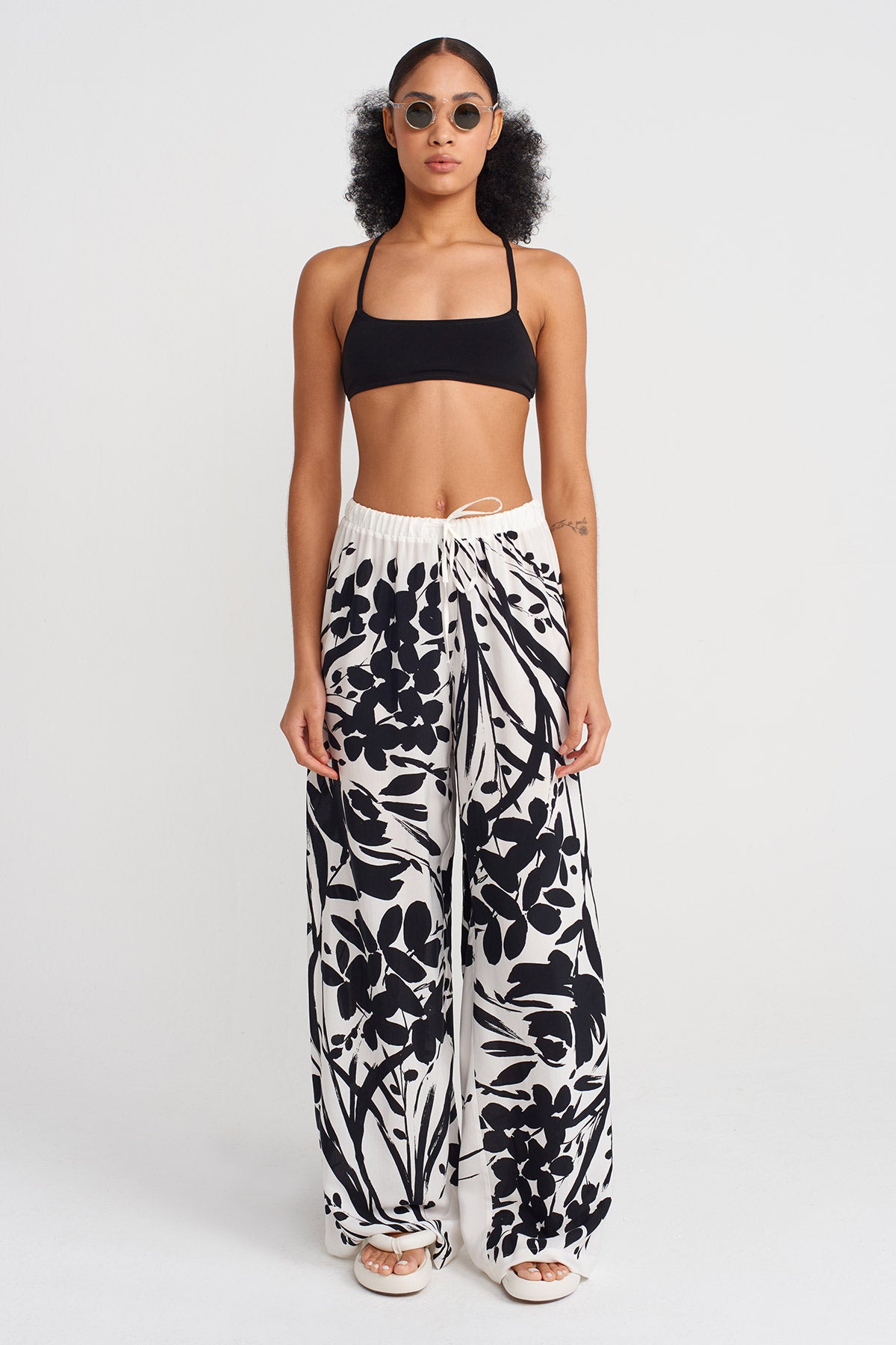 Off White/Black Patterned Wide-Leg Trousers-Y253013103