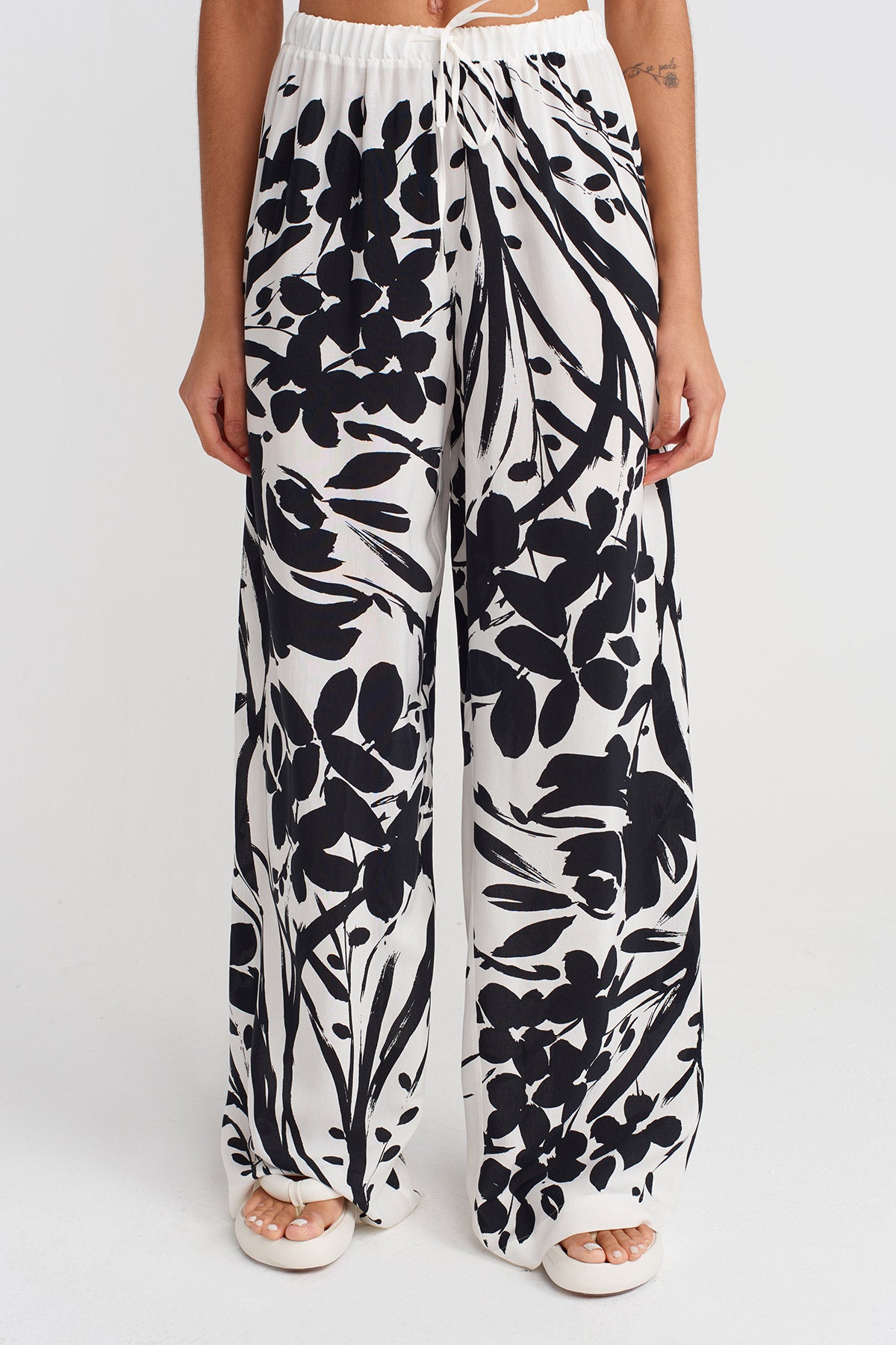 Off White/Black Patterned Wide-Leg Trousers-Y253013103