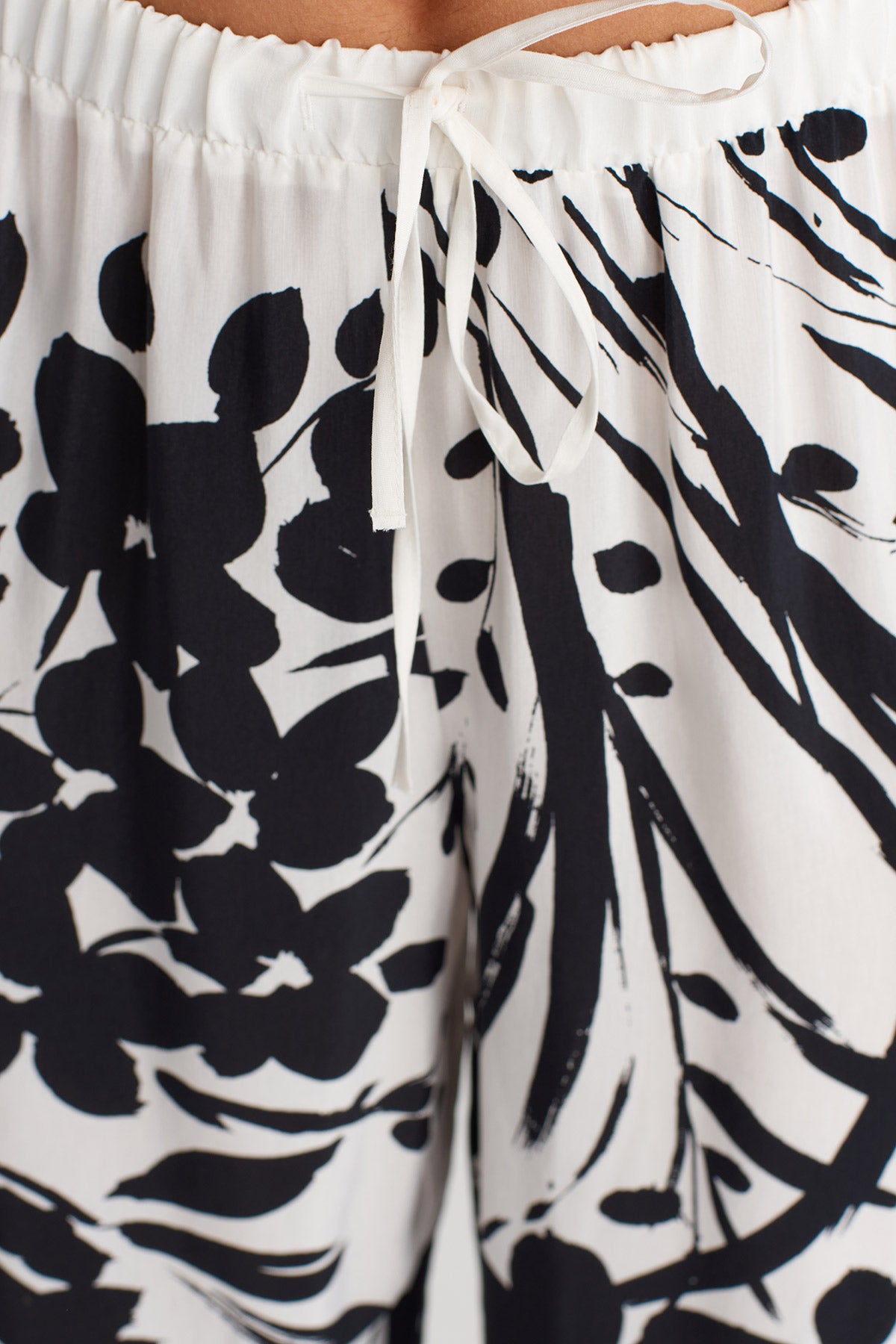 Off White/Black Patterned Wide-Leg Trousers-Y253013103