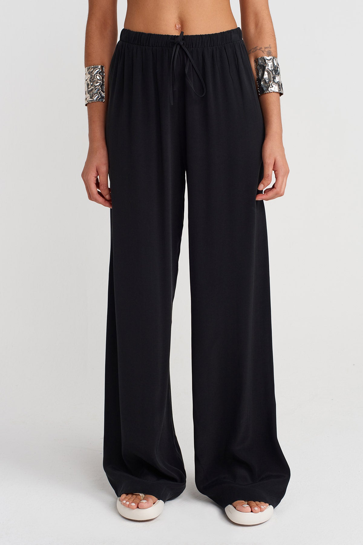 Black Drawstring Waist Wide-Leg Trousers-Y253013104