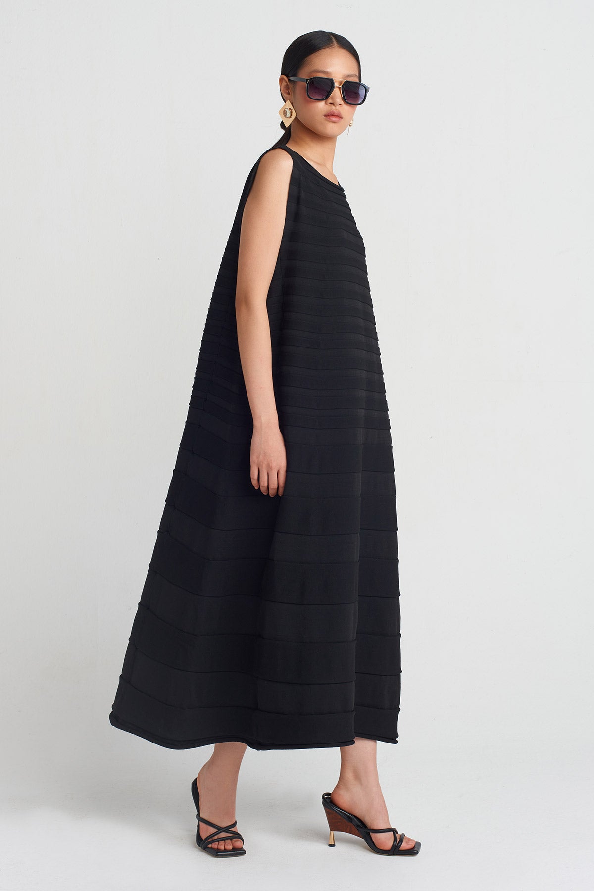 Black Accordion Knit Dress-Y254014055