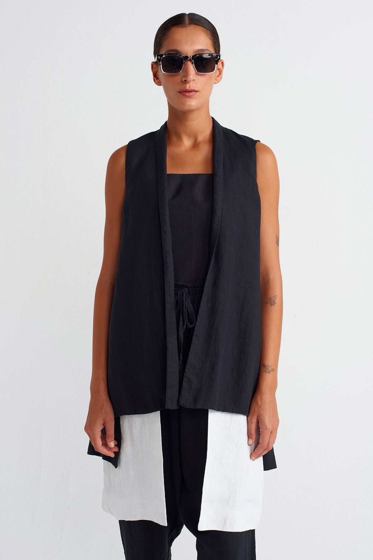 Black / White Color Block Linen Vest-Y255015046