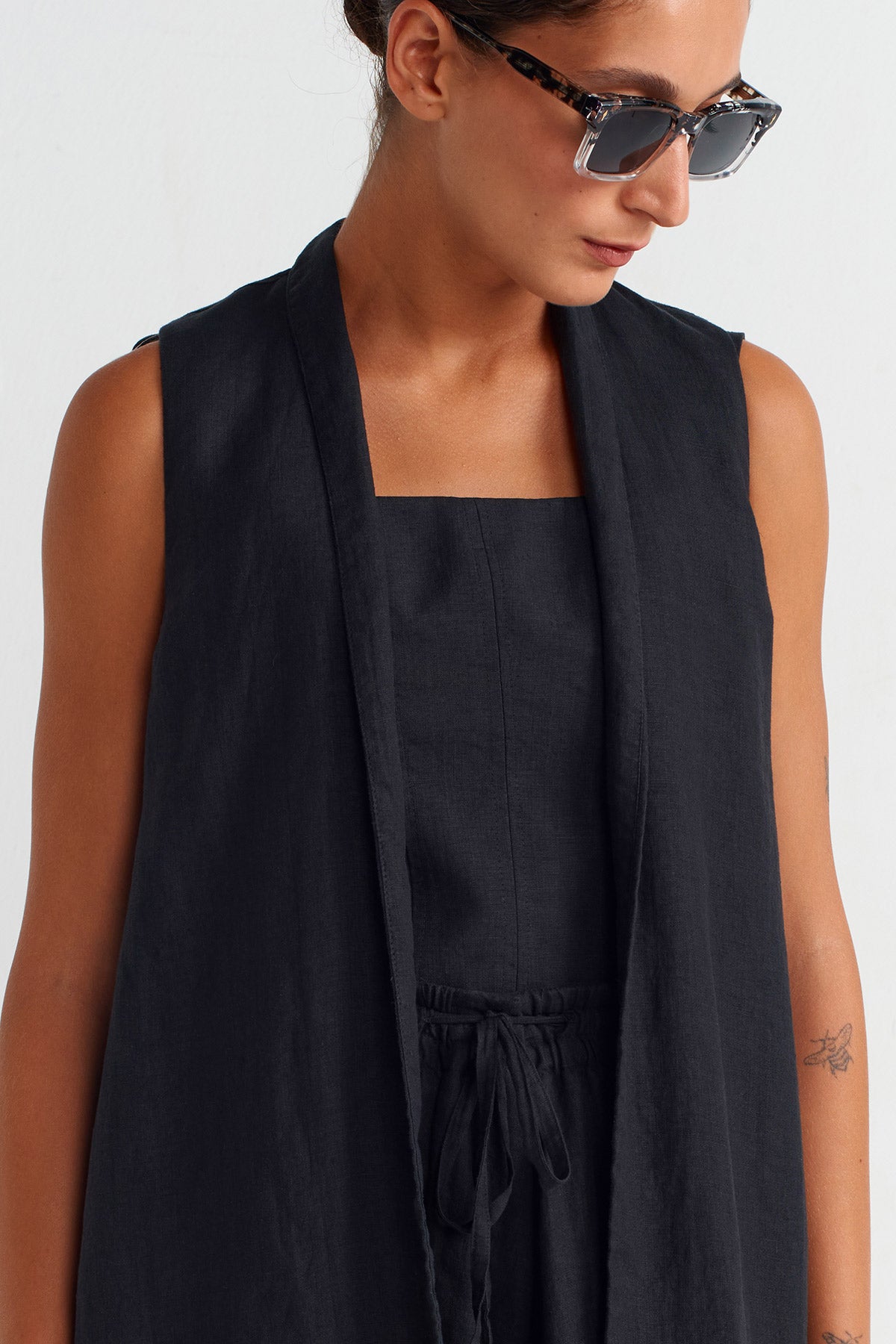 Black / White Color Block Linen Vest-Y255015046