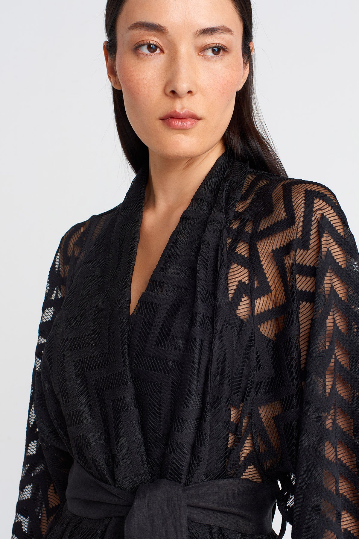 Black Zigzag Jacquard Tulle Kimono-Y255015075