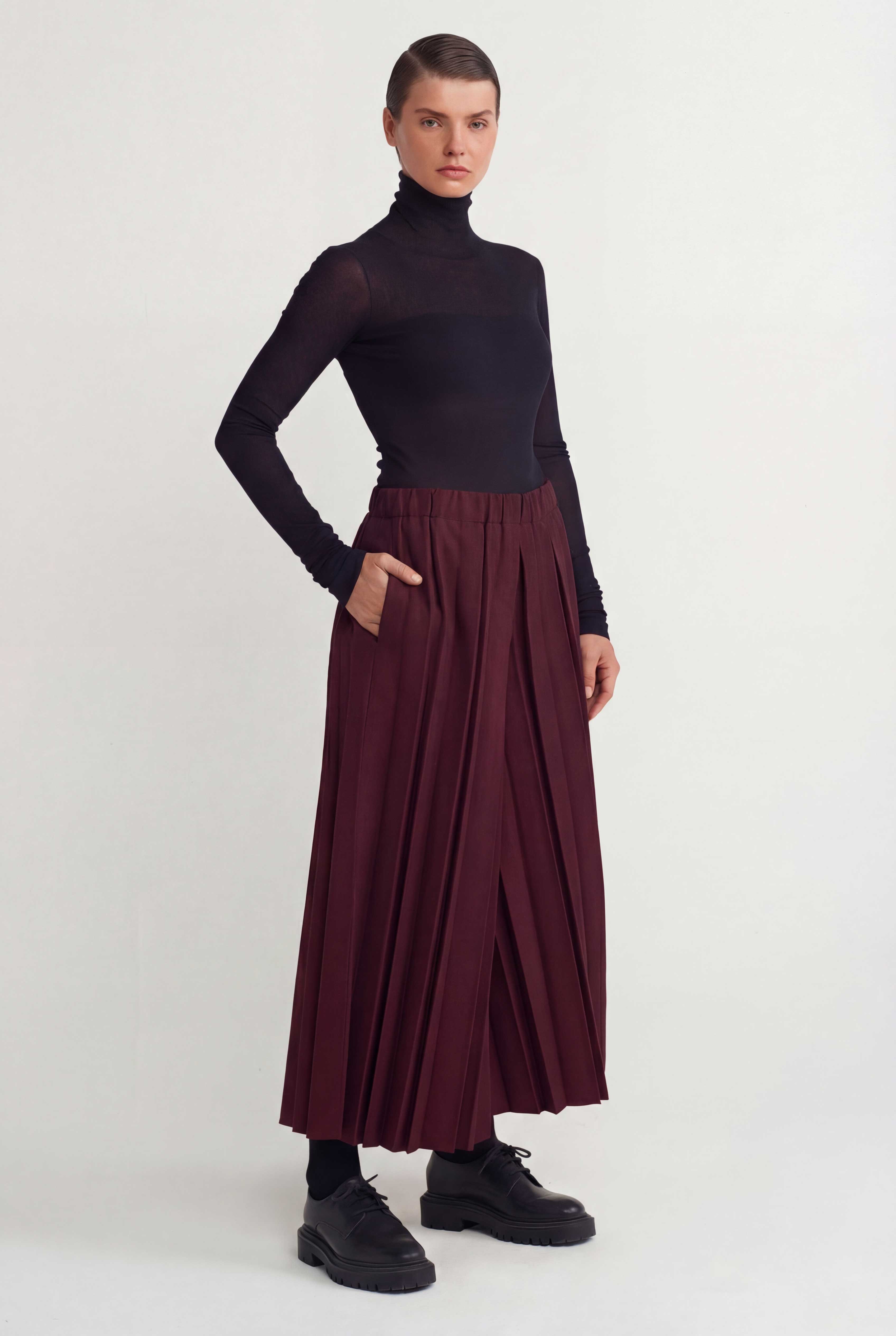 Burgundy  Pleated Trousers-Y263013023