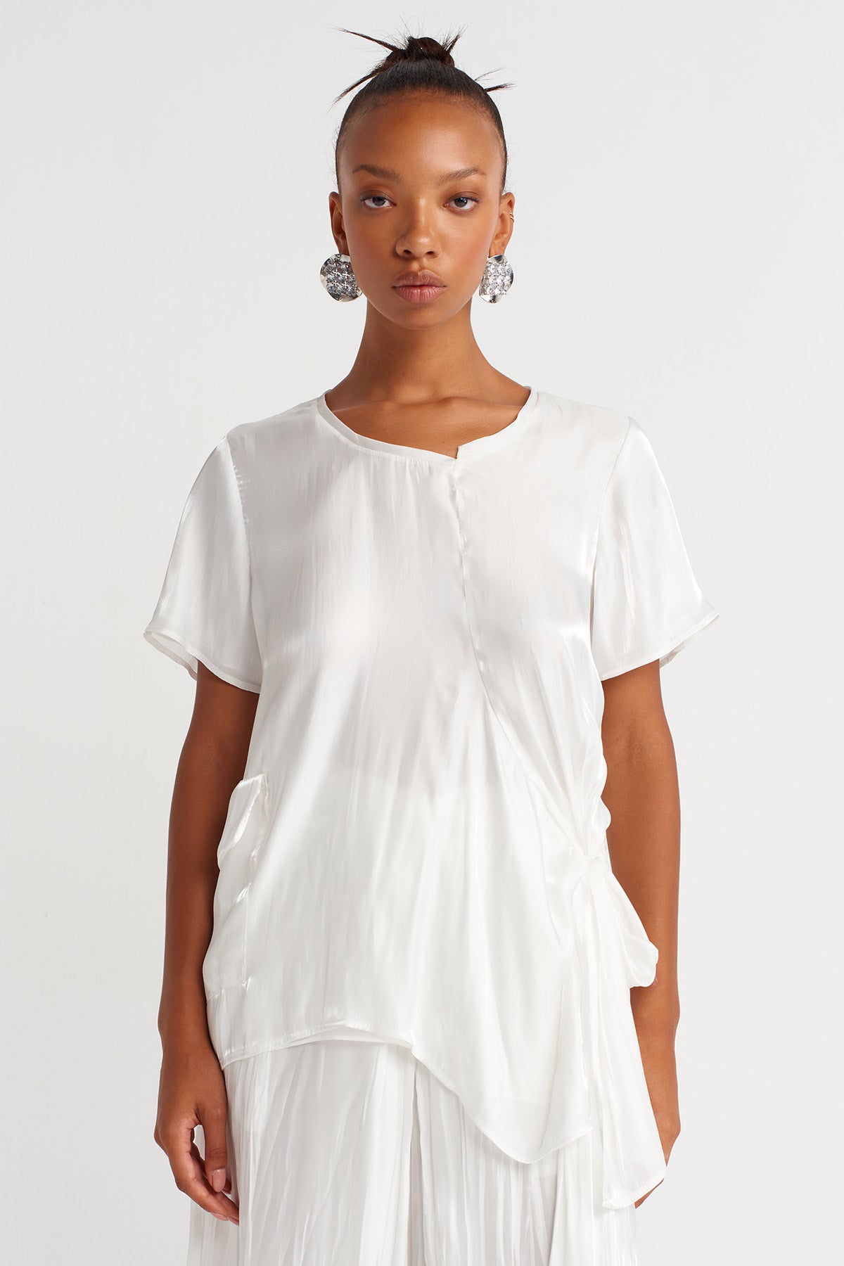 Off White Asymmetric Satin-Textured Blouse-Y261011032