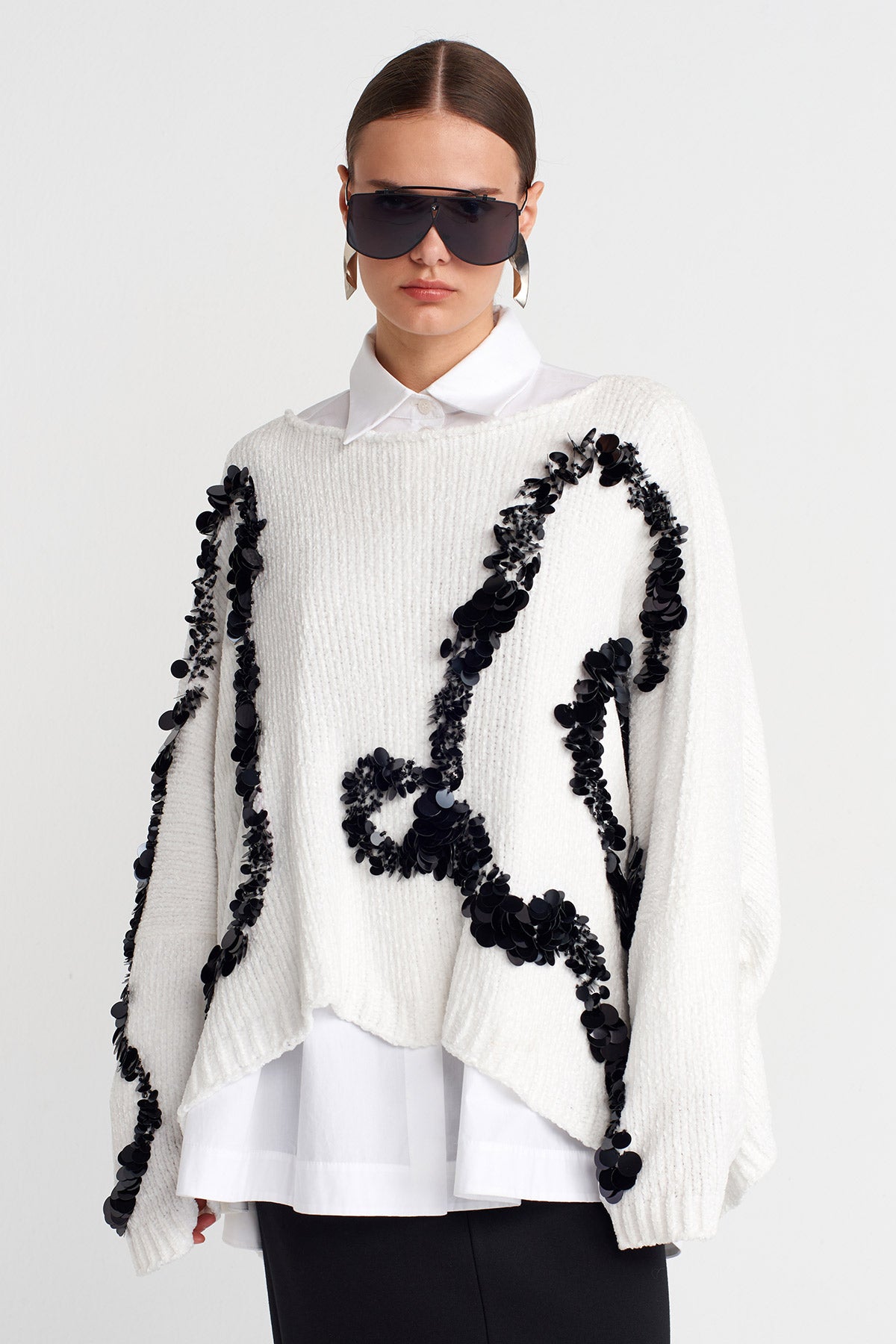 Off White Embellished Oversized Knit Sweater-Y261011036