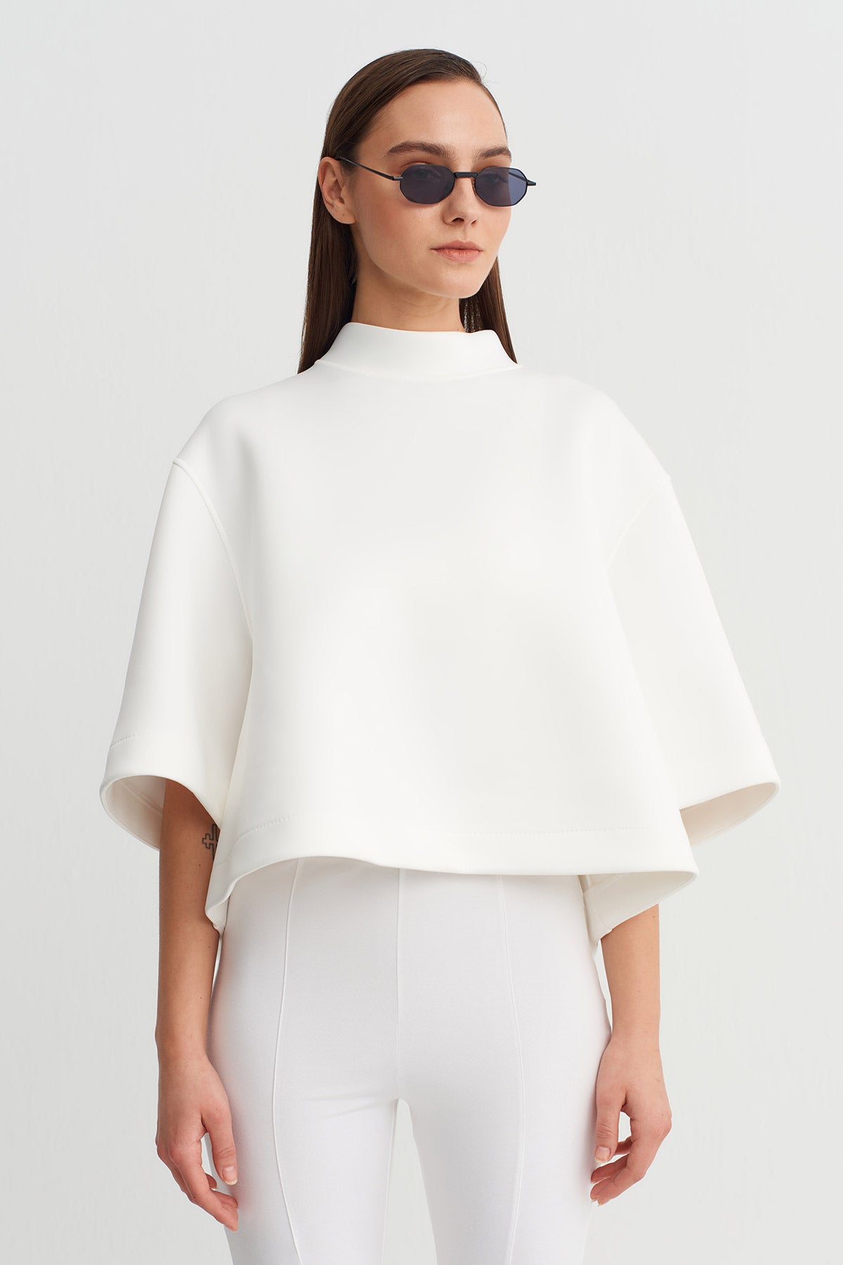 Off White Scuba Fabric Half-Sleeve T-Shirt-Y261011052