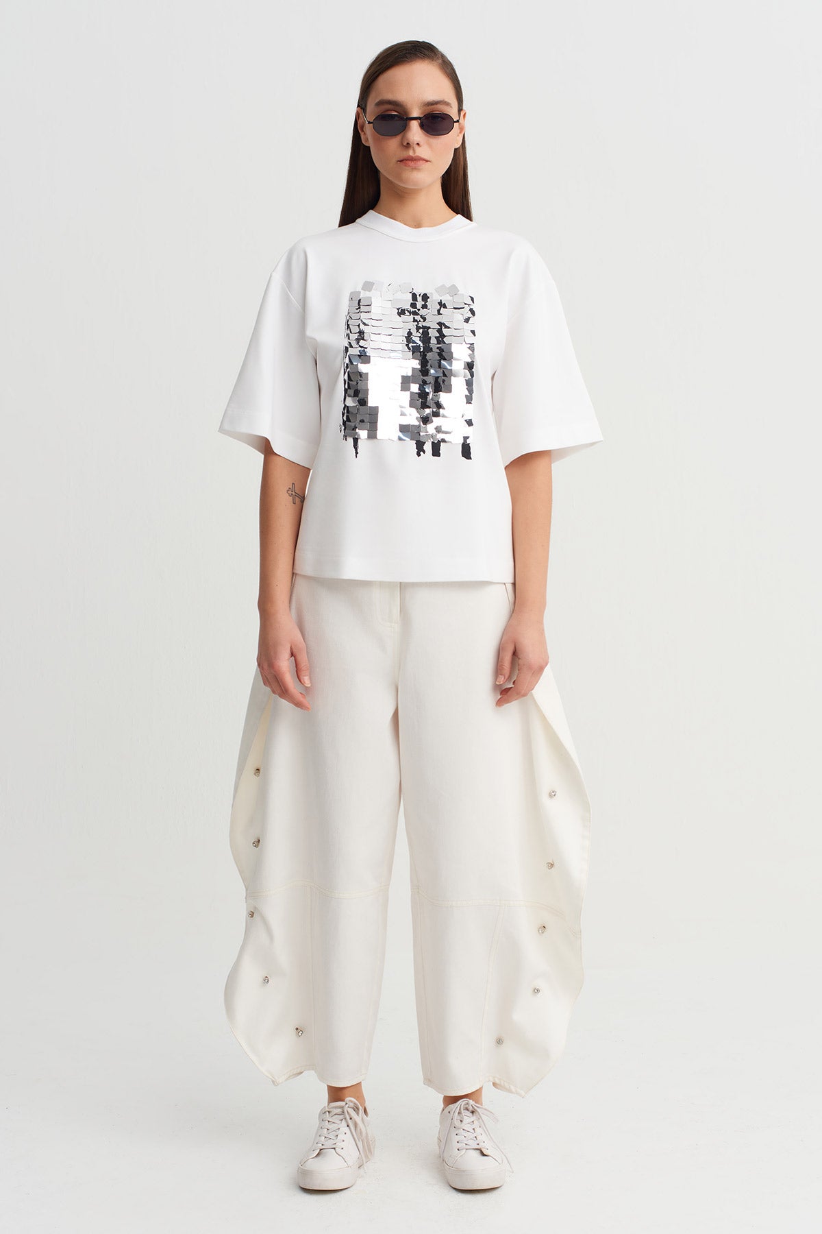 Off White Sequin Detail T-Shirt-Y261011057