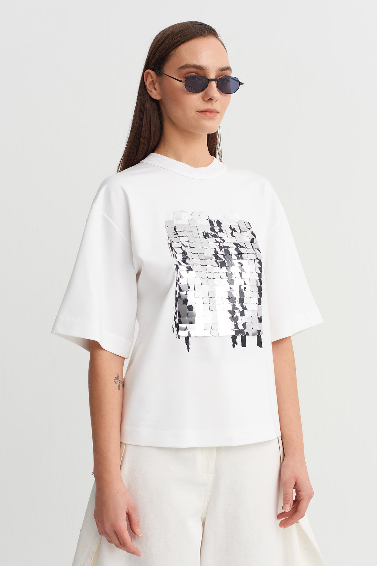 Off White Sequin Detail T-Shirt-Y261011057
