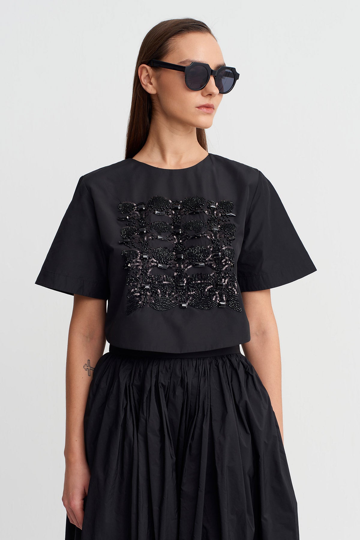 Black Beaded Short Sleeve T-Shirt-Y261011060