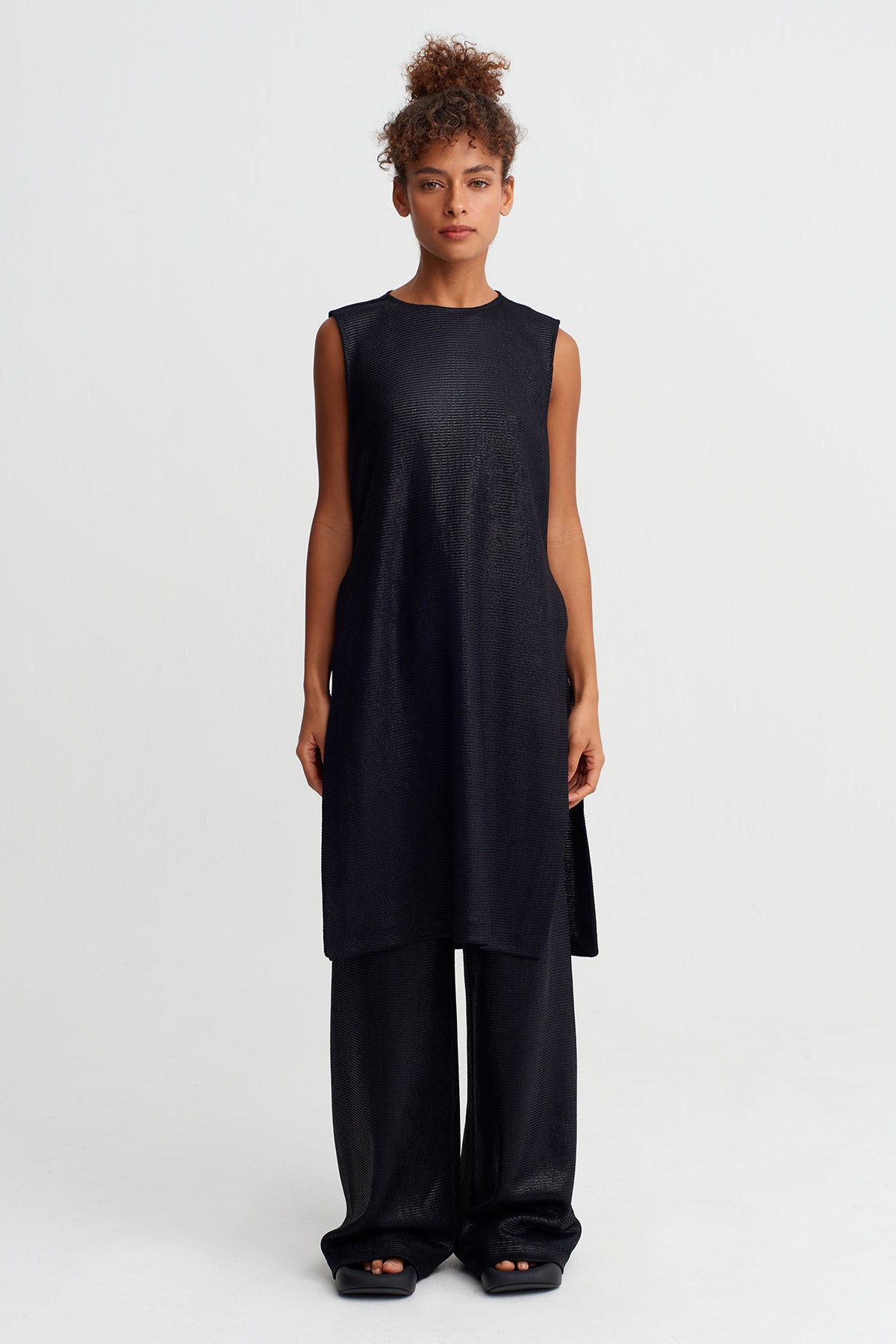 Black Textured Sleeveless Long Tunic Blouse-Y261011064