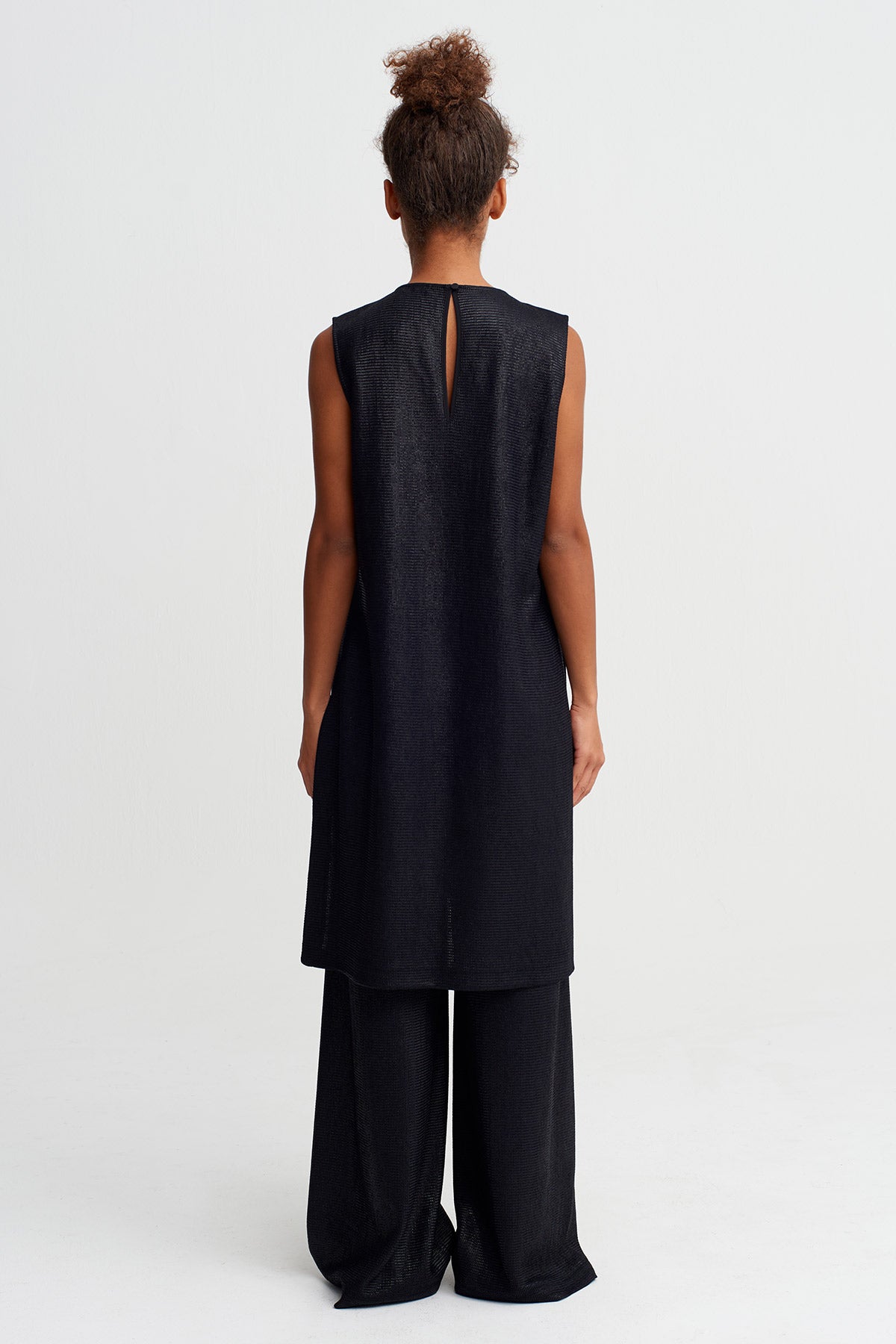 Black Textured Sleeveless Long Tunic Blouse-Y261011064
