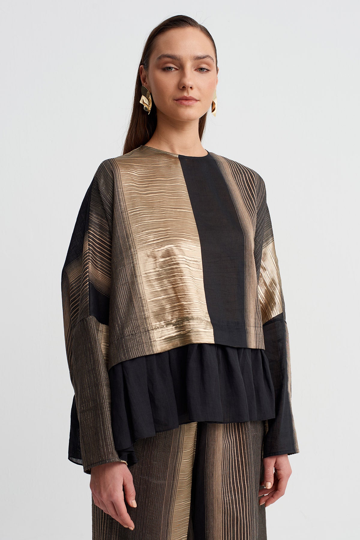 Black/Gold Gold Textured Oversize Blouse-Y261011065