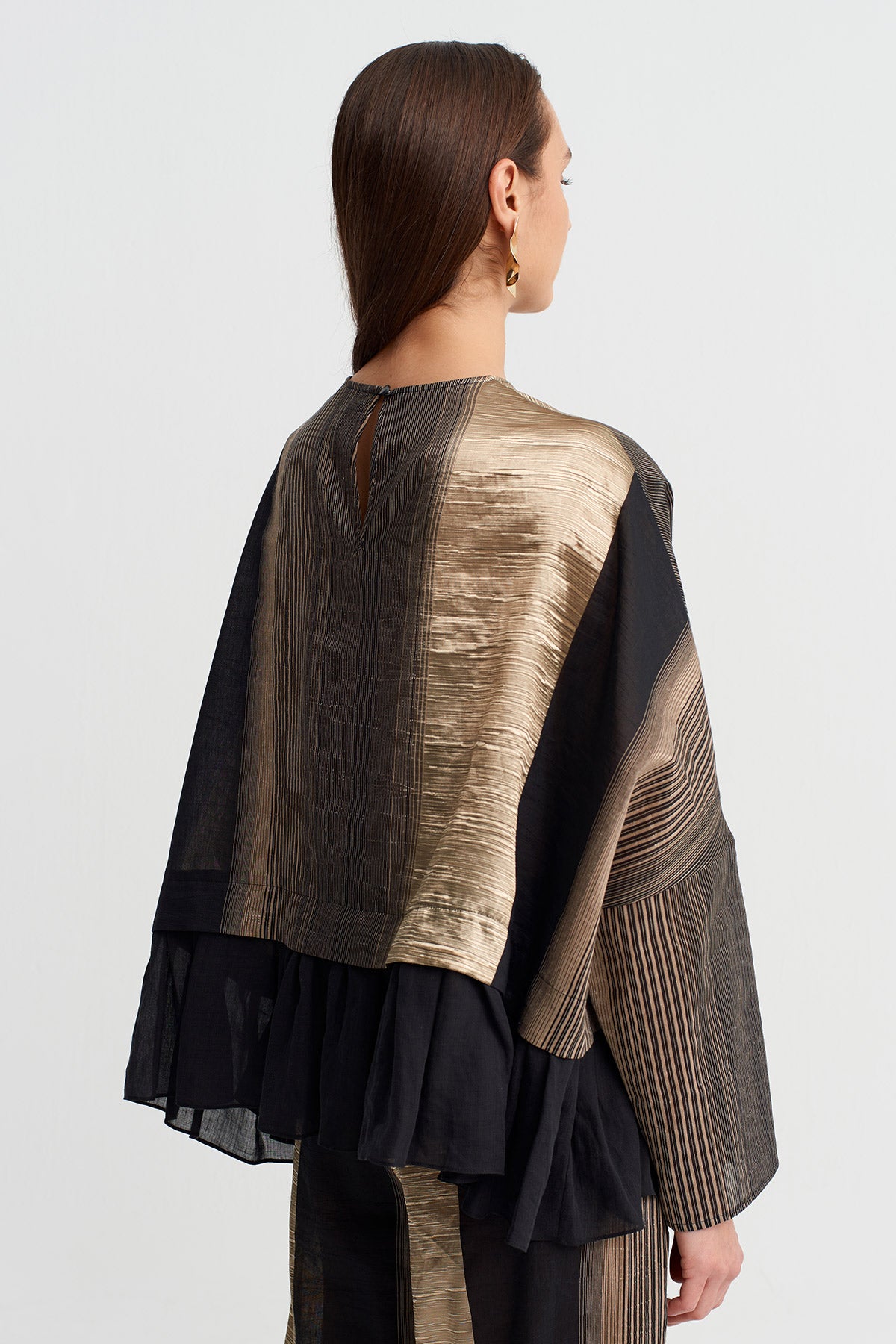Black/Gold Gold Textured Oversize Blouse-Y261011065