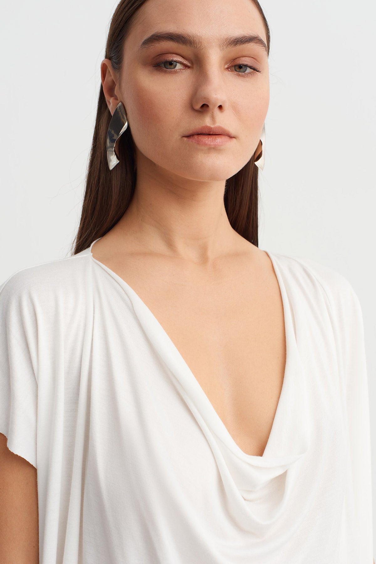 Off White Draped Neck Asymmetric T-Shirt-Y261011070