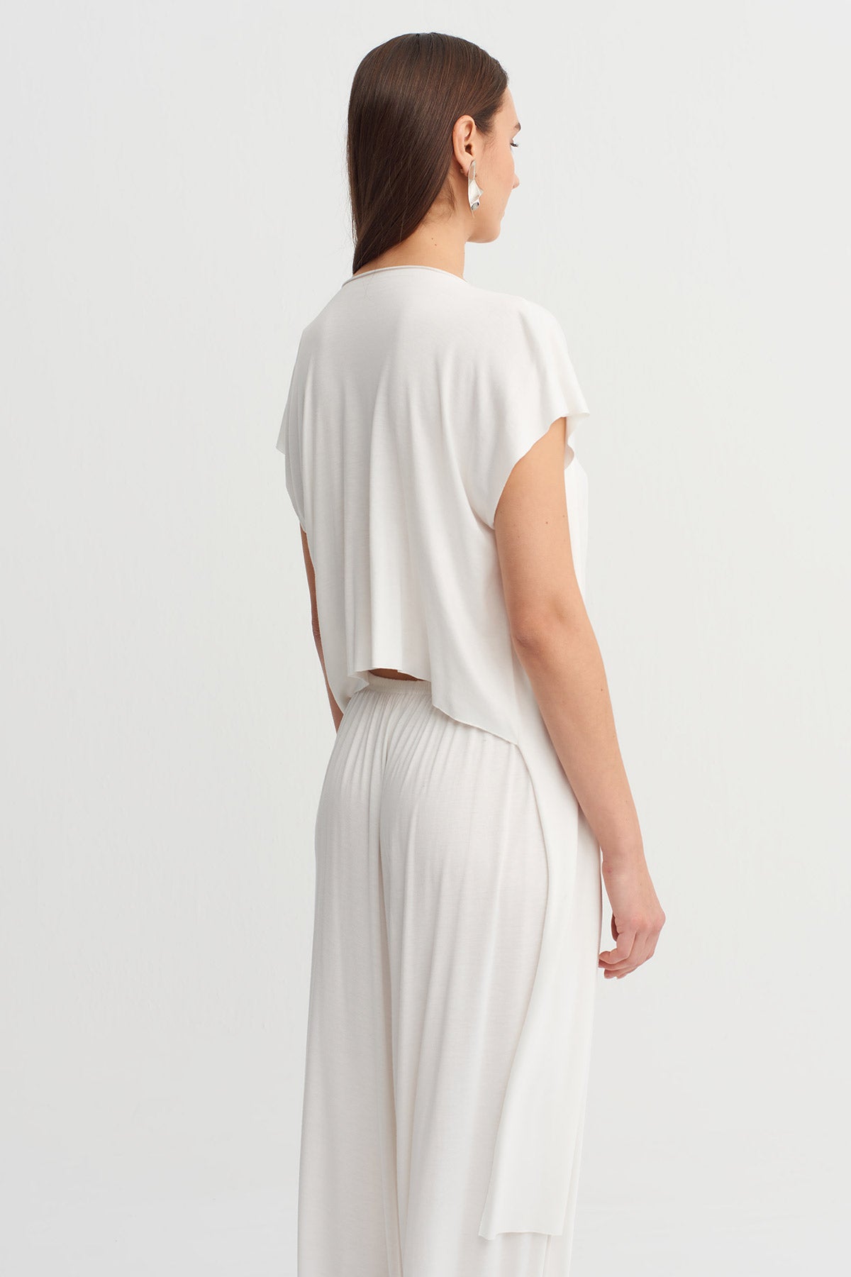 Off White Draped Neck Asymmetric T-Shirt-Y261011070
