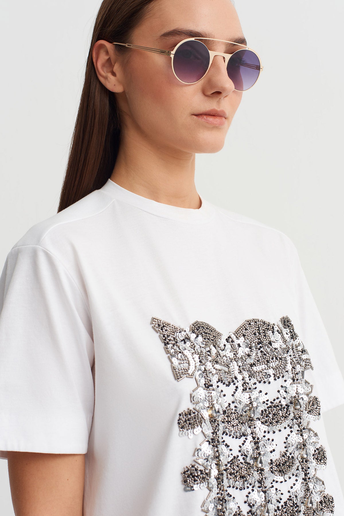 Off White T-Shirt with Embellished Appliqué Detail-Y261011088
