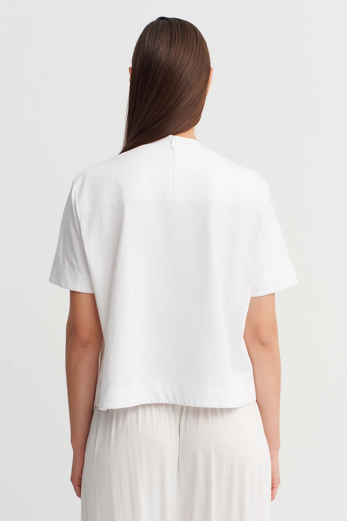 Off White T-Shirt with Embellished Appliqué Detail-Y261011088