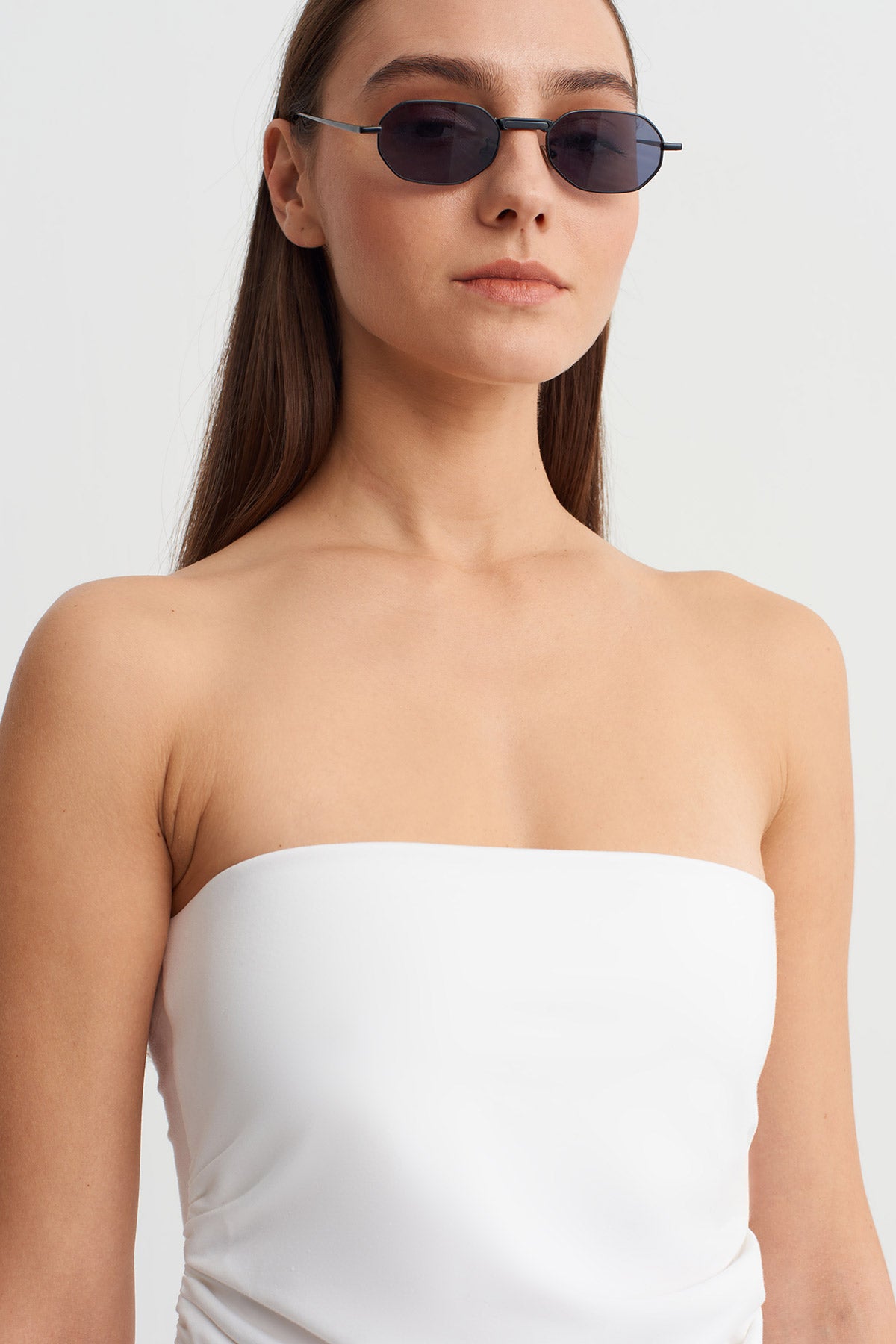 Off White Strapless Basic Top-Y261011098