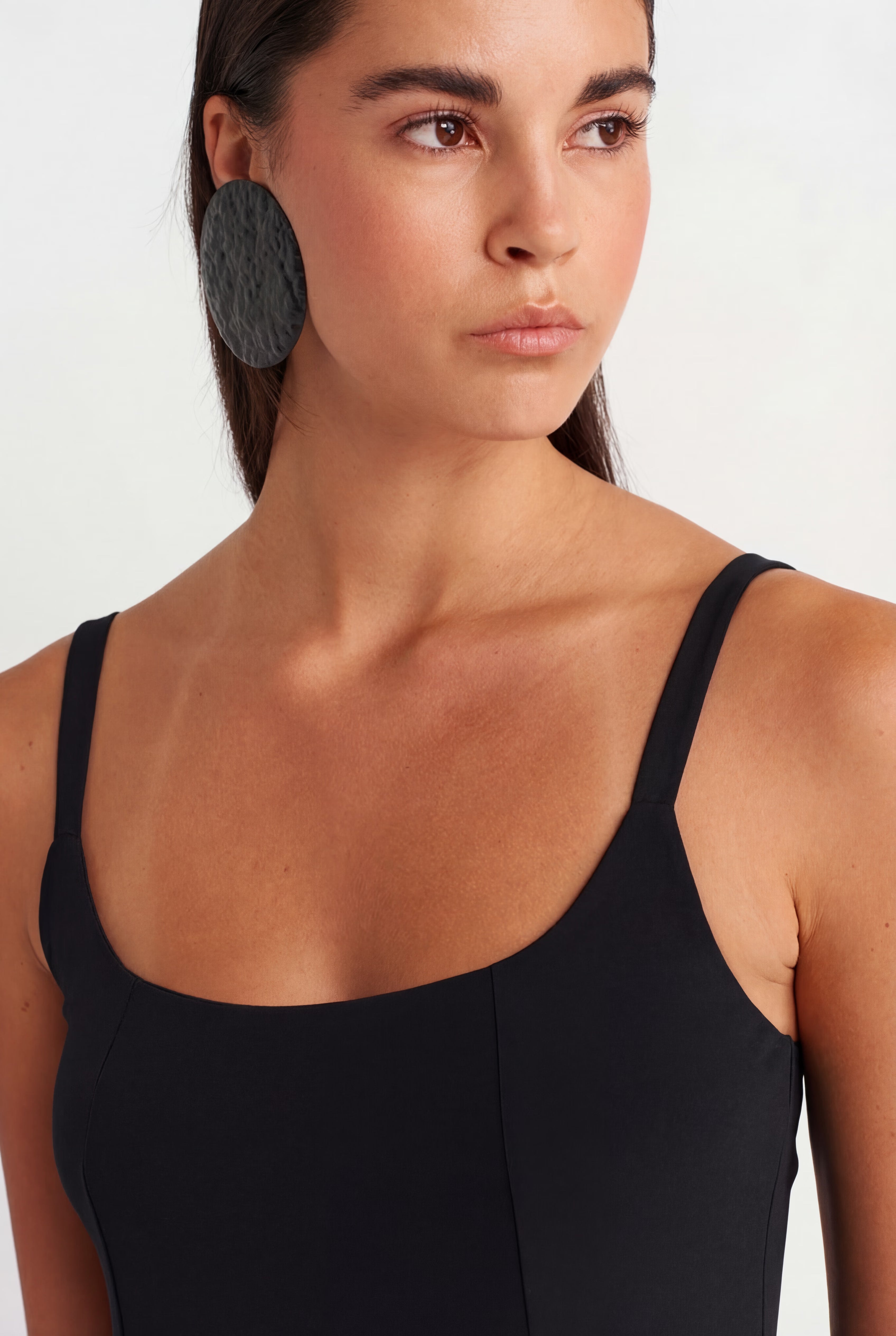 Black Basic Strap Top-Y261011010