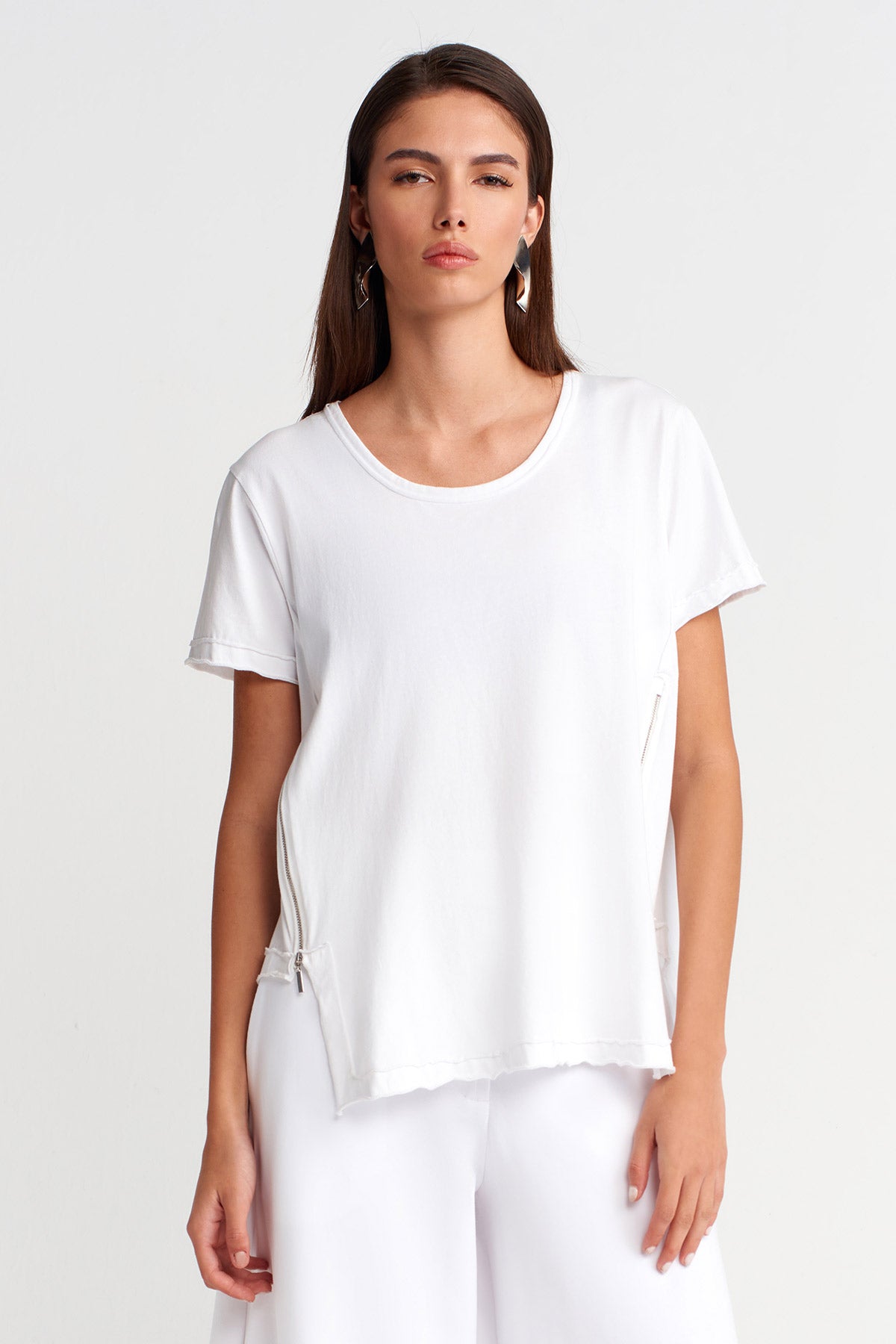 Off White Asymmetric T-Shirt with Zipper Details-Y261011034