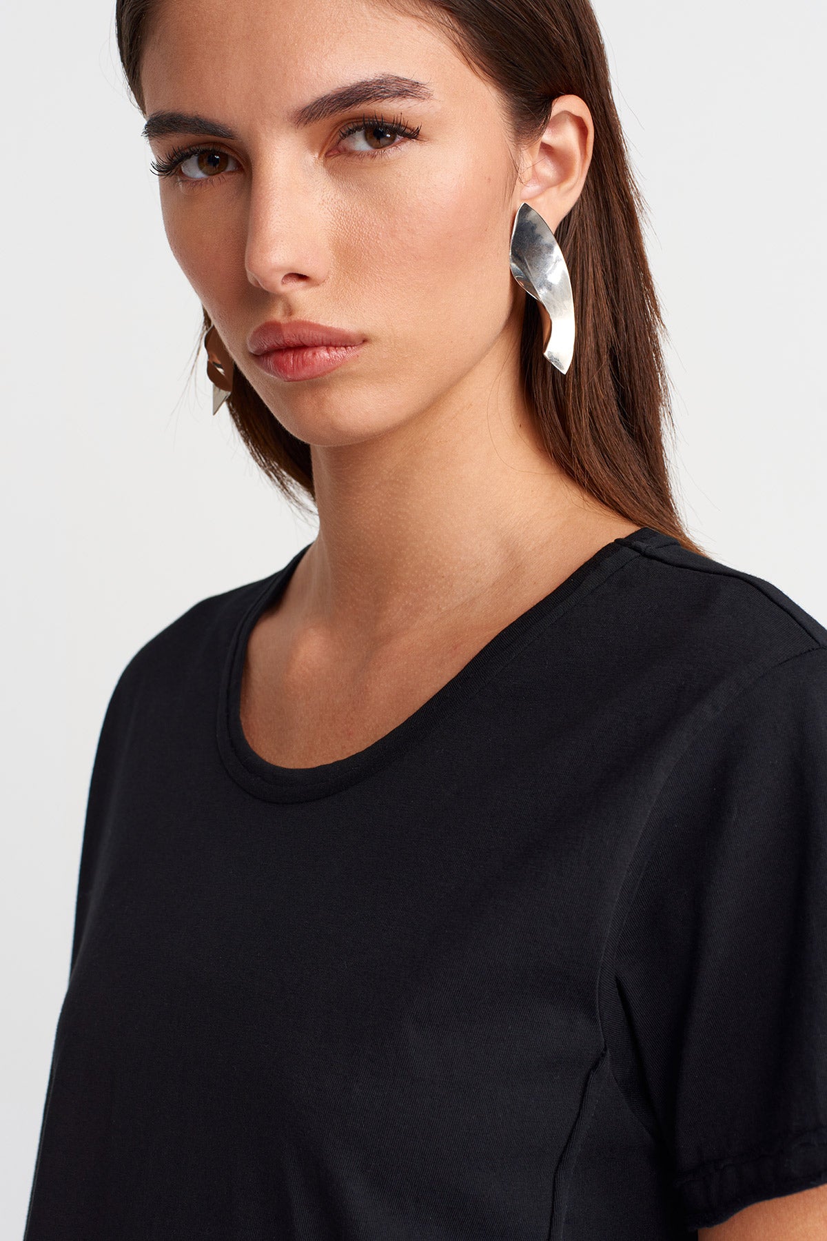 Black Asymmetric T-Shirt with Zipper Details-Y261011034