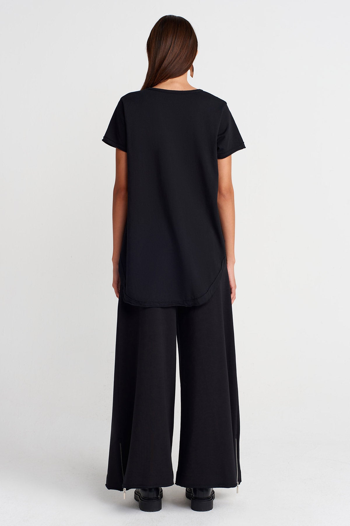 Black Asymmetric T-Shirt with Zipper Details-Y261011034