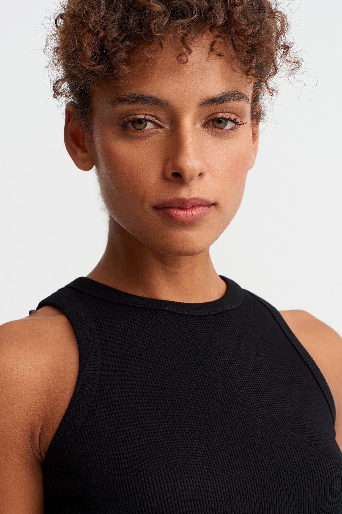 Black Ribbed Sleeveless Top-Y261011040