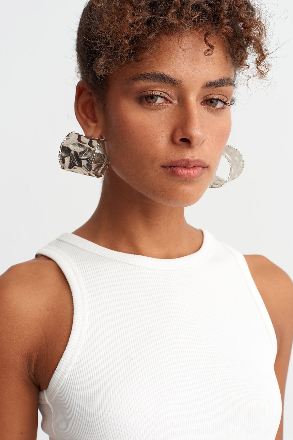 Off White Ribbed Sleeveless Top-Y261011040